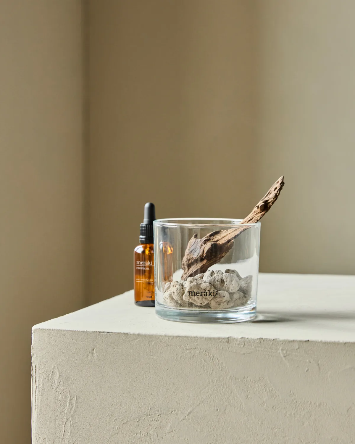 Meraki Duftdiffusor Lavastein und Holz inkl. Öl, Amber dust, schwarz Meraki