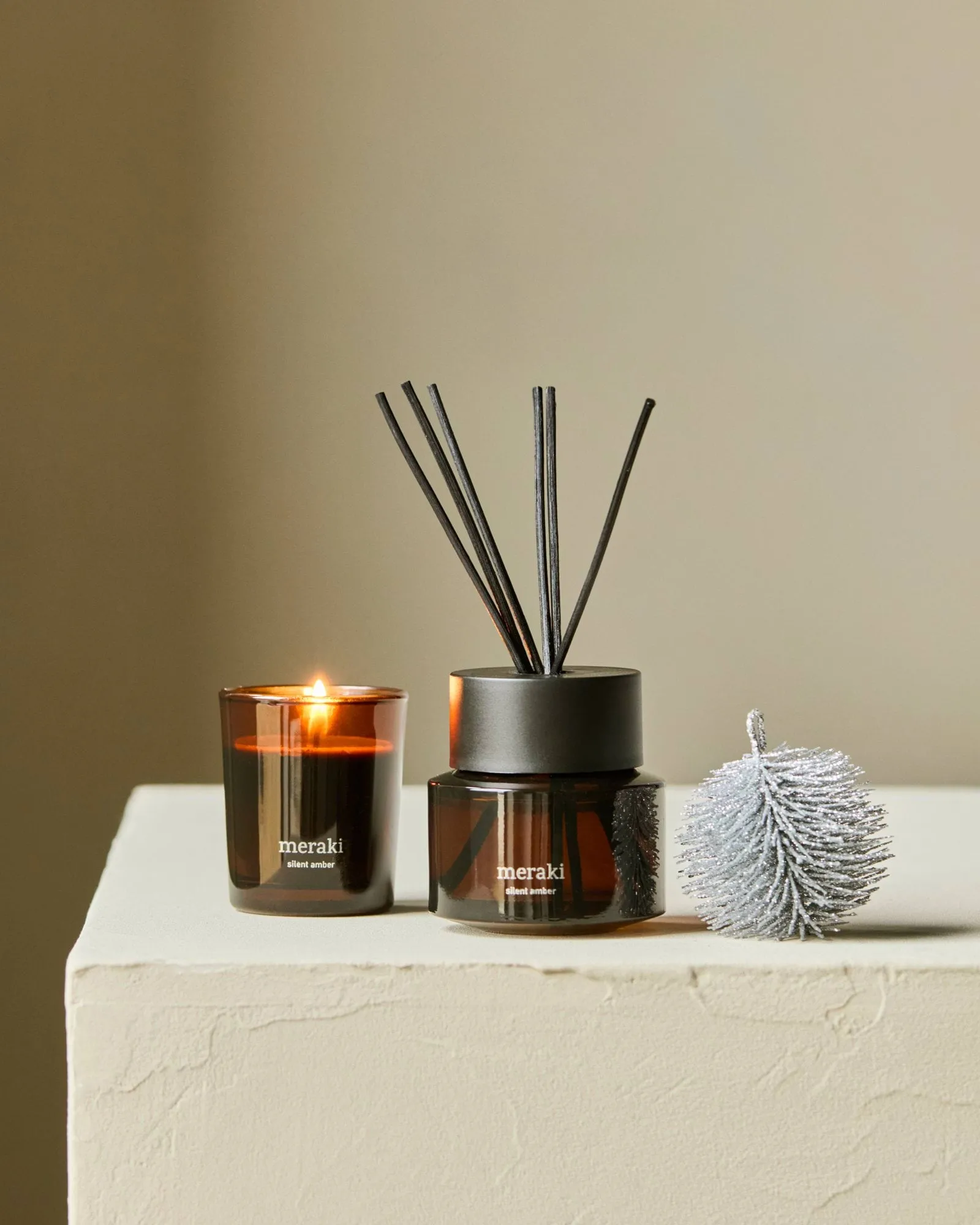 Meraki Geschenkset Duftstäbchen und Duftkerze, Silent amber Meraki