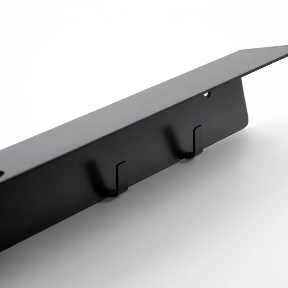 Meraki Regal mit Flaschenhalter und Haken, Messingfinish gebürstet Meraki