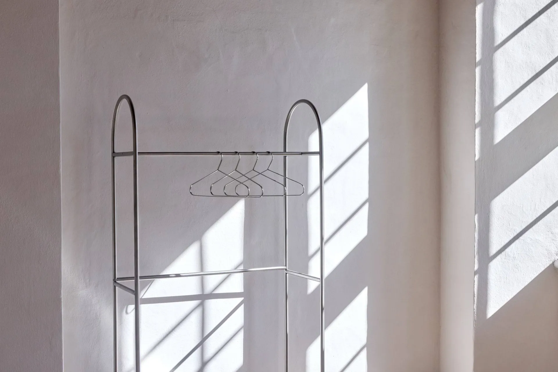 Arch Garderobenständer, Silberfarben, 39x92x186 cm Mette Ditmer