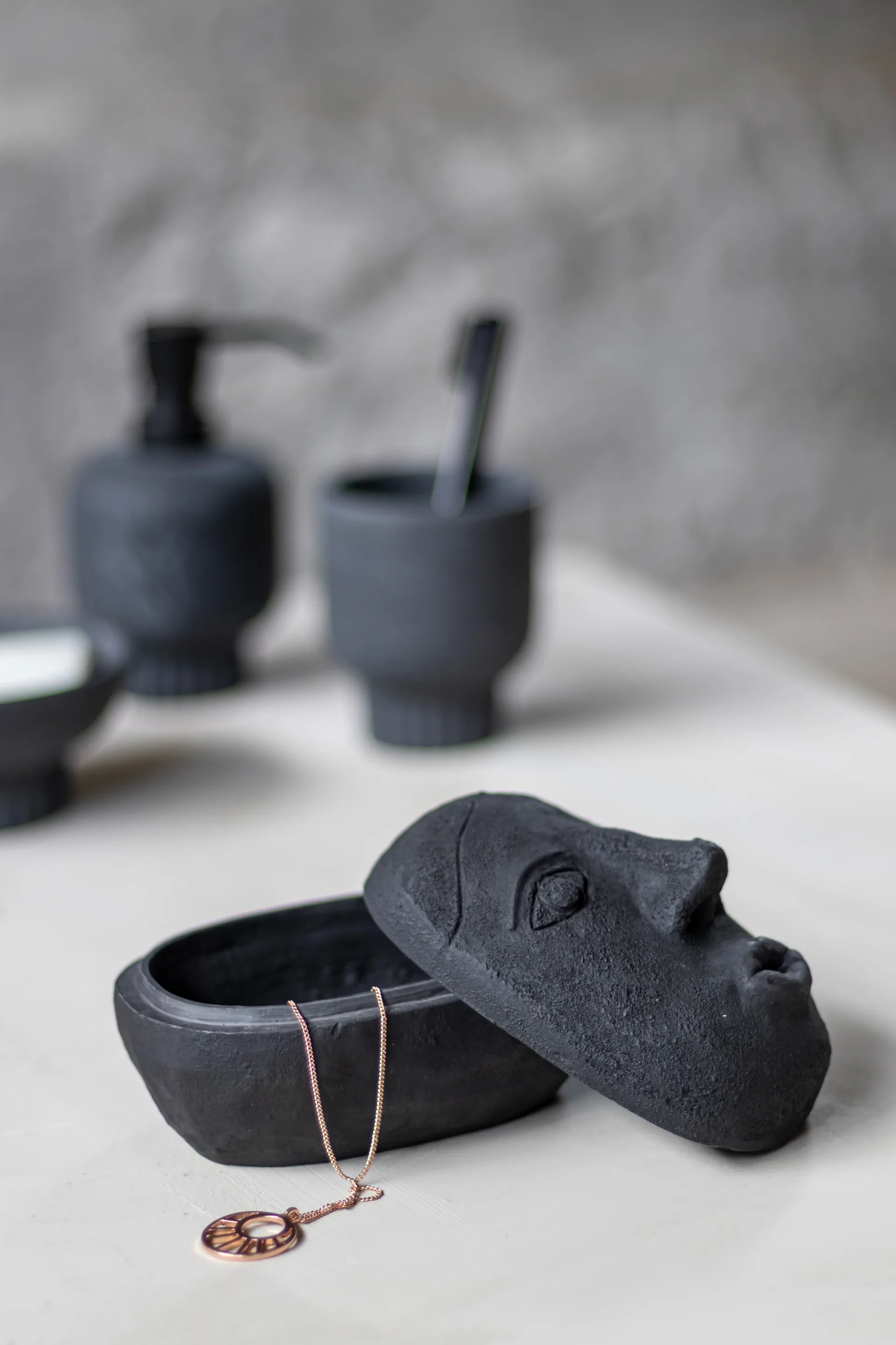 Art piece face Dose 9 x 12cm, Black Mette Ditmer