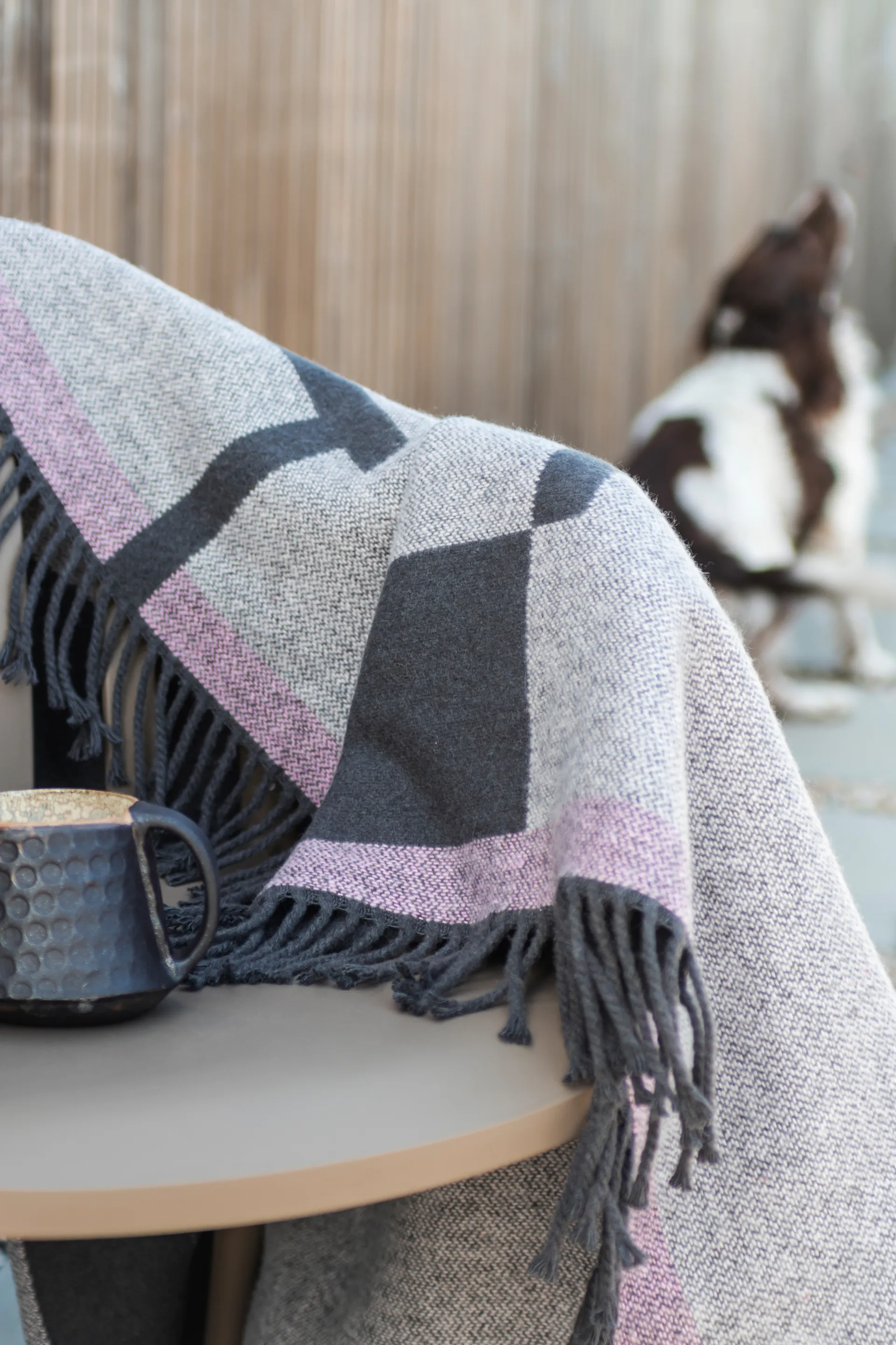 Bauhaus Decke 127 x 170 cm, Latte Mette Ditmer