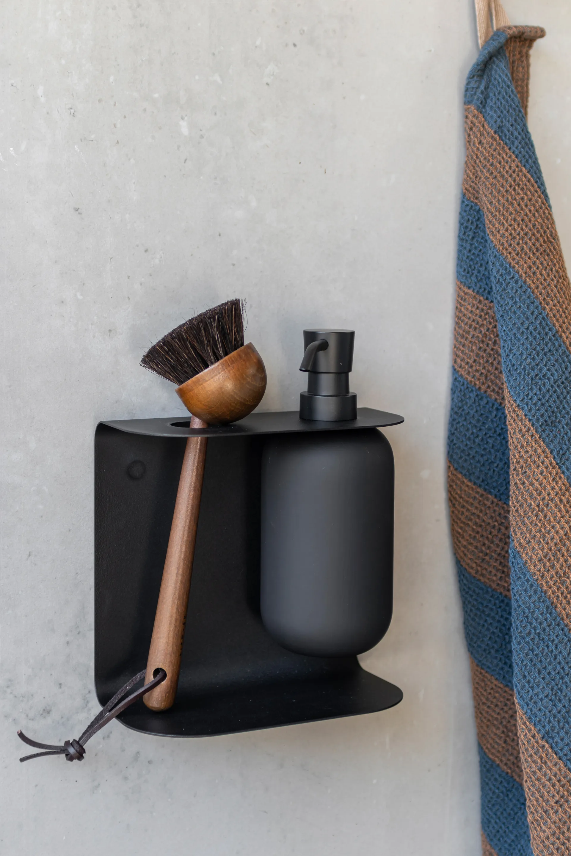 Carry Wandhalterung doppelt, Black Mette Ditmer
