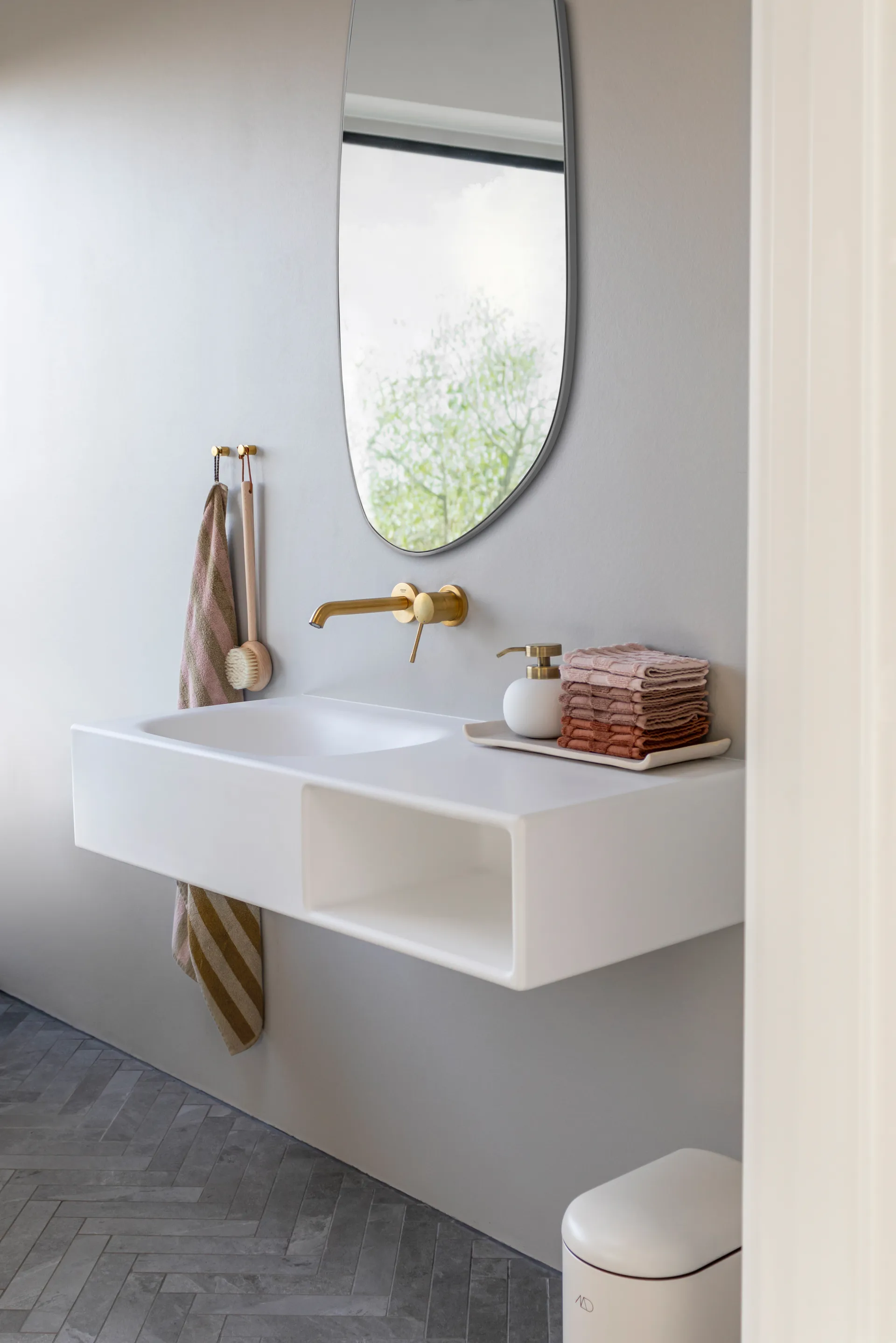 Figura Spiegel large, Sand Grey Mette Ditmer