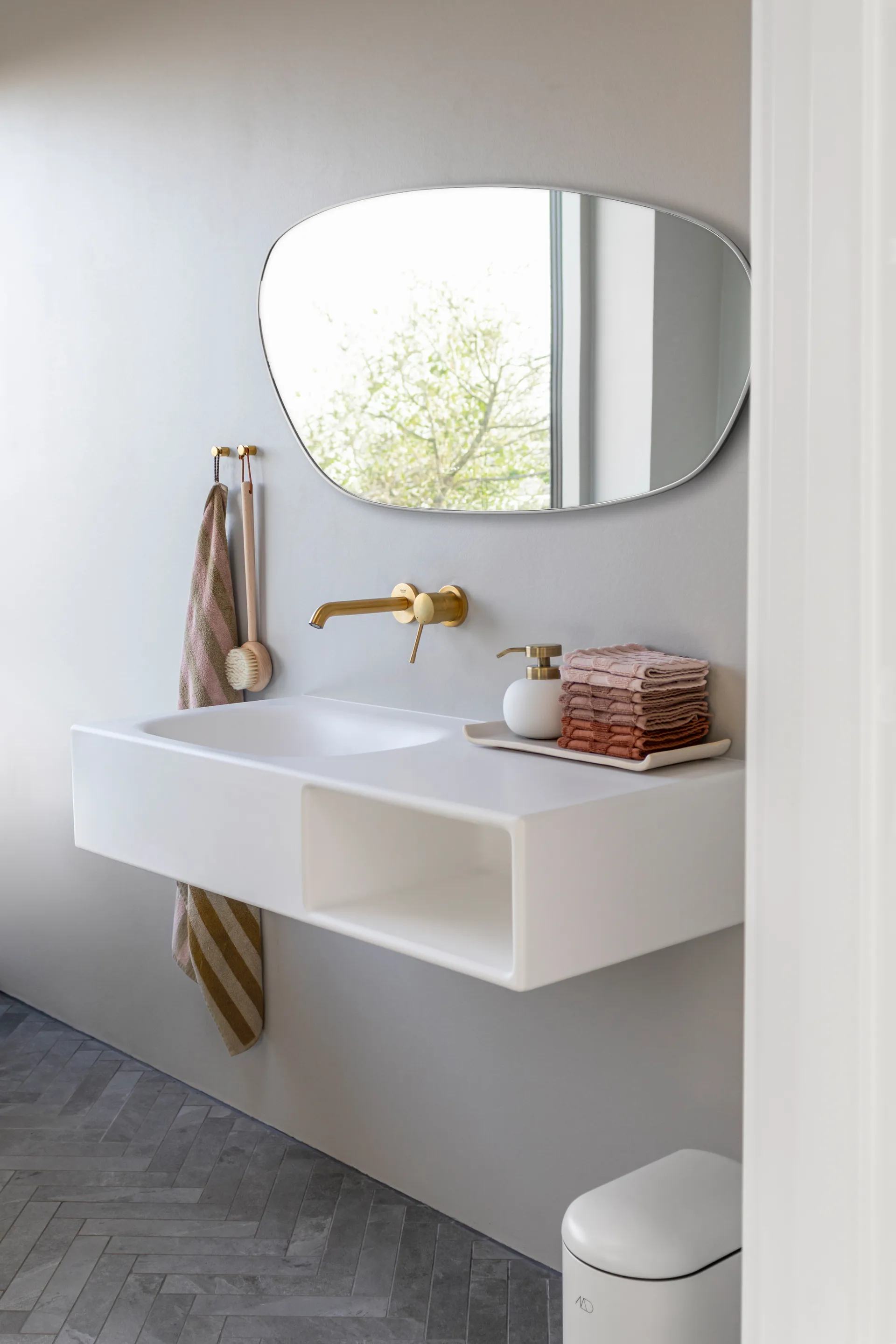 Figura Spiegel large, Sand Grey Mette Ditmer