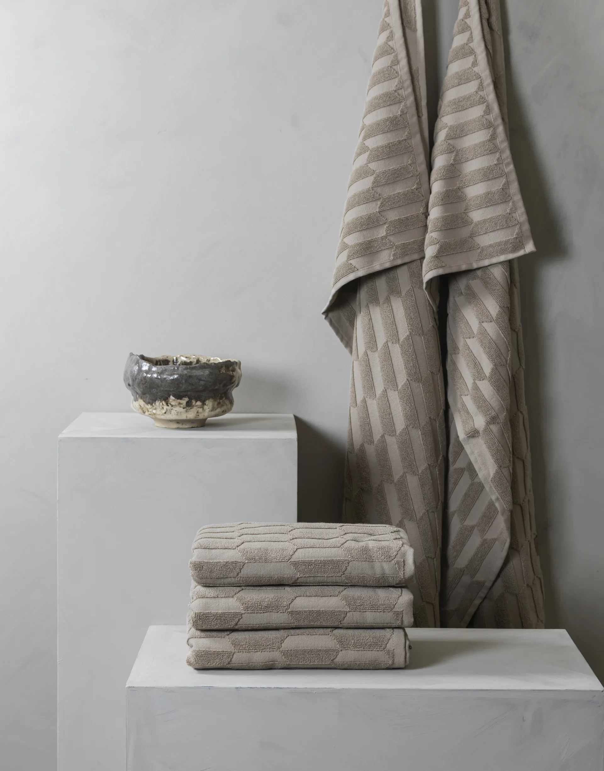 Geo Badehandtuch 70 x 133 cm, Sand Mette Ditmer