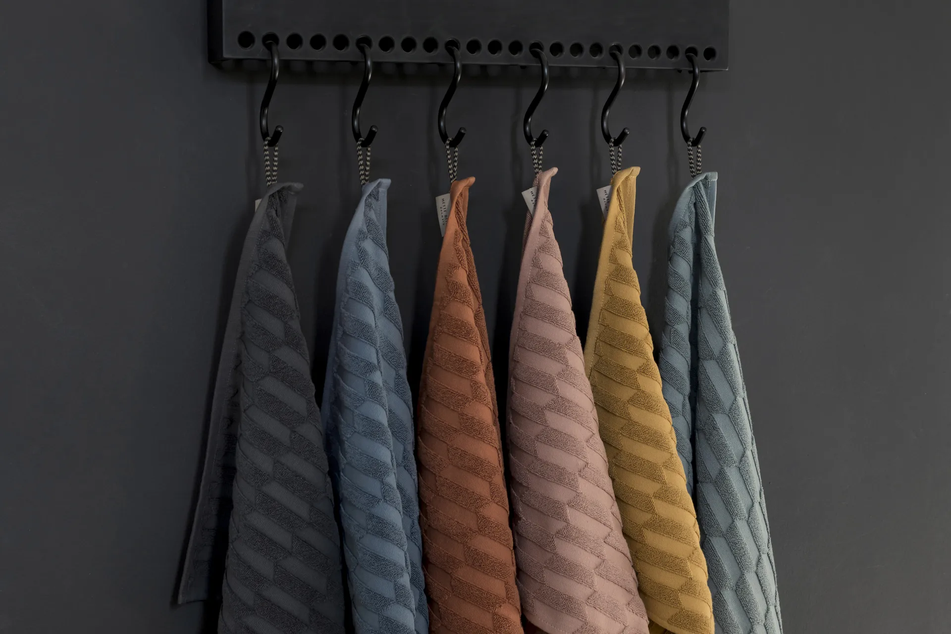 Geo Badehandtuch 70 x 133 cm, Stone blue Mette Ditmer