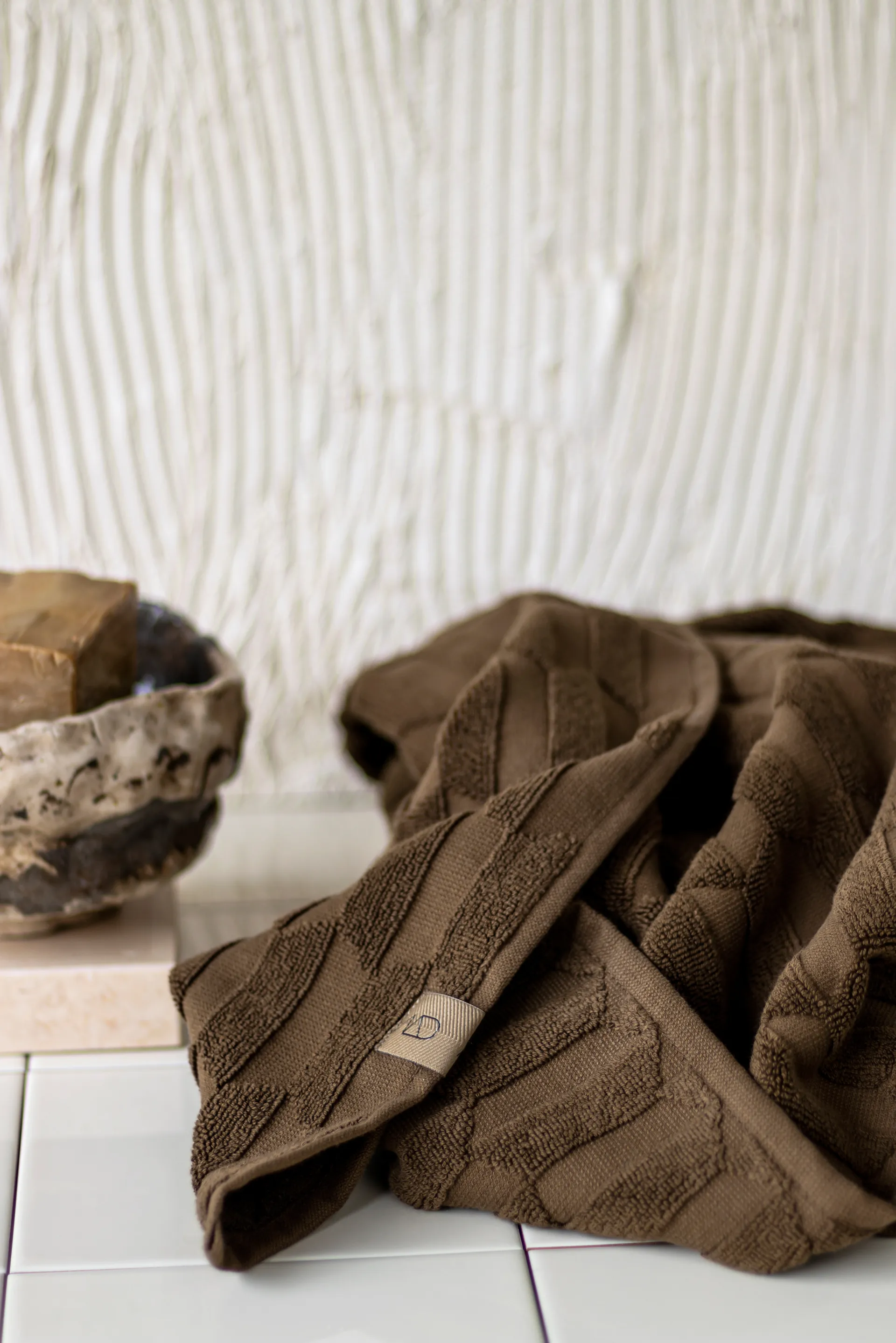 Geo Handtuch 50 x 95 cm, Chocolate Mette Ditmer