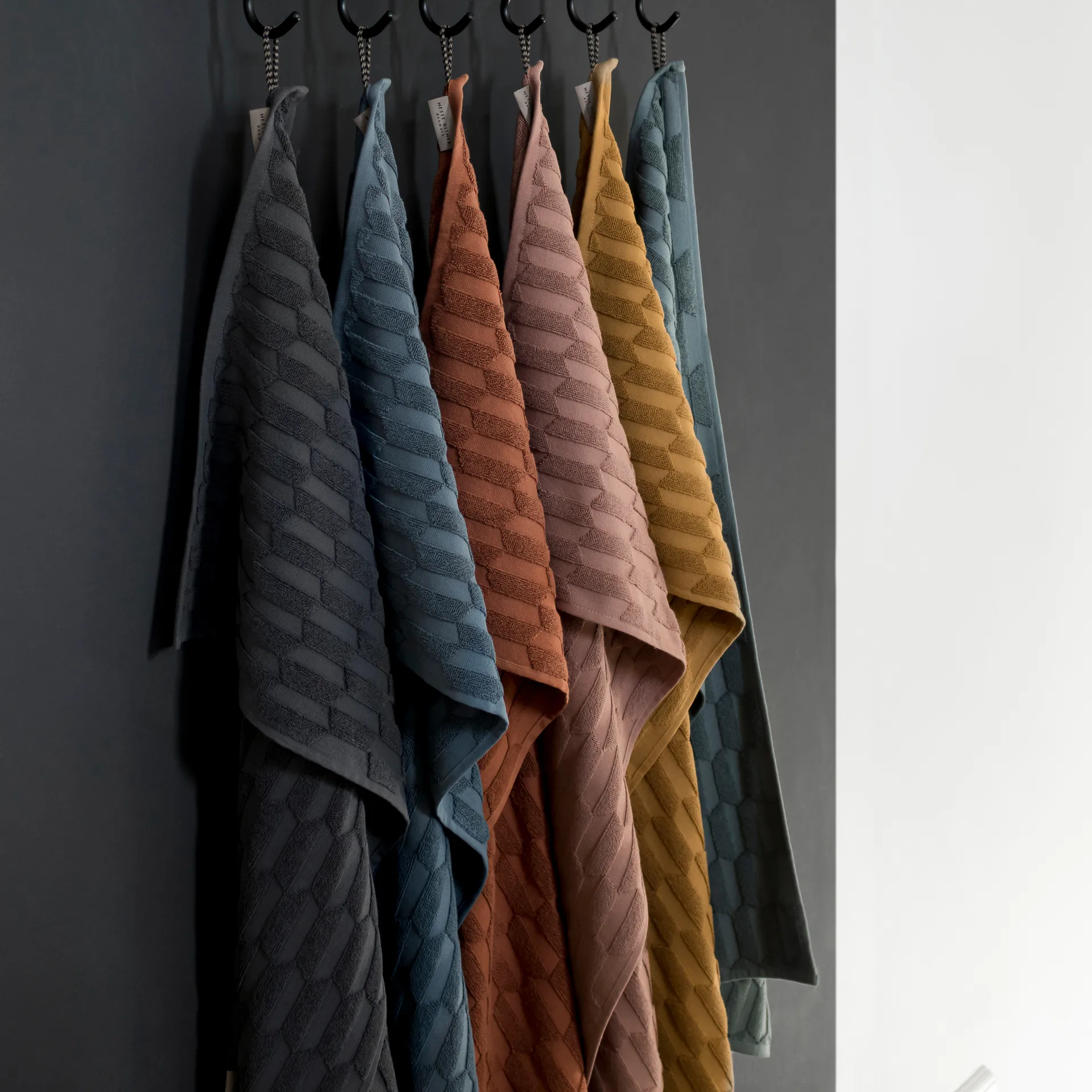 Geo Handtuch 50 x 95 cm, Slate blue Mette Ditmer