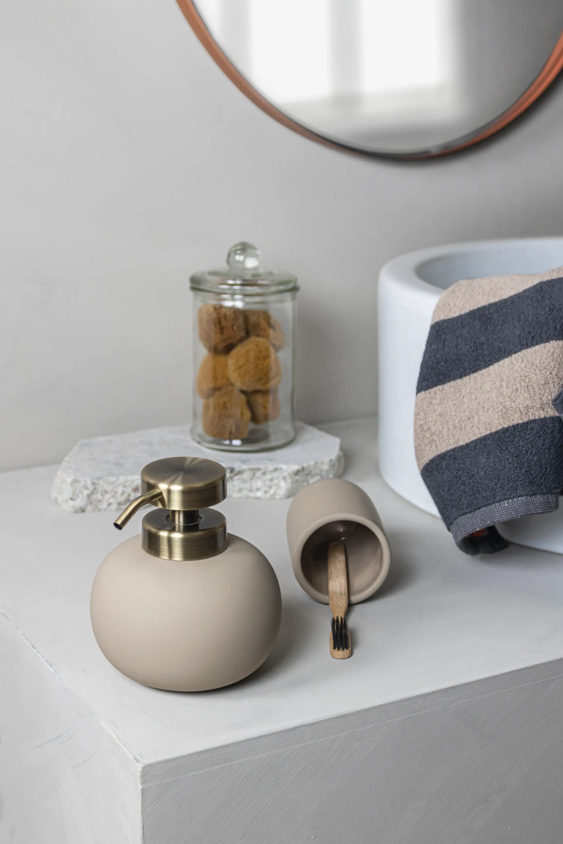 Lotus Seifenspender, Sand (off-white) Mette Ditmer