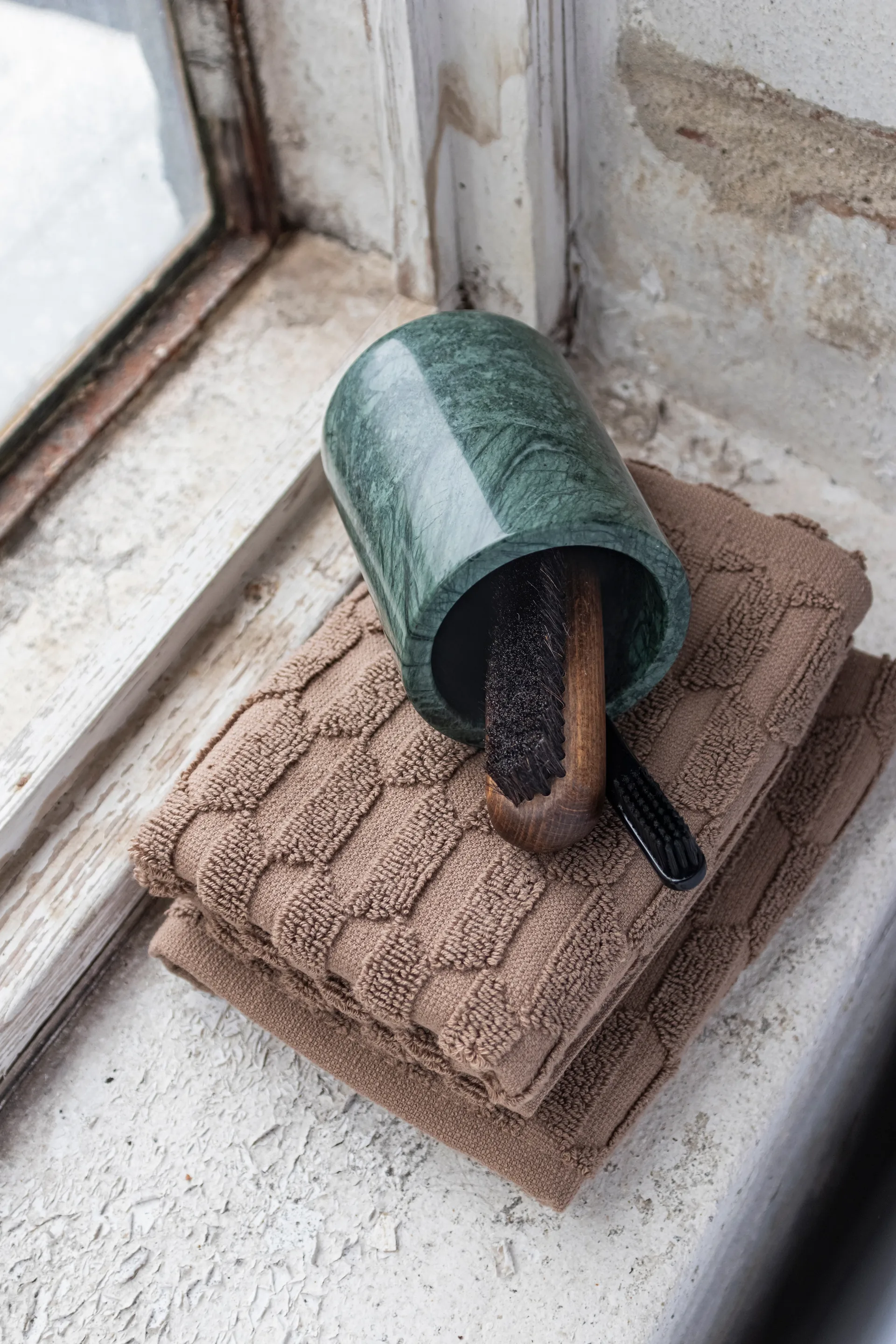 Marble Zahnbürstenhalter 10 cm, Dark forest Mette Ditmer