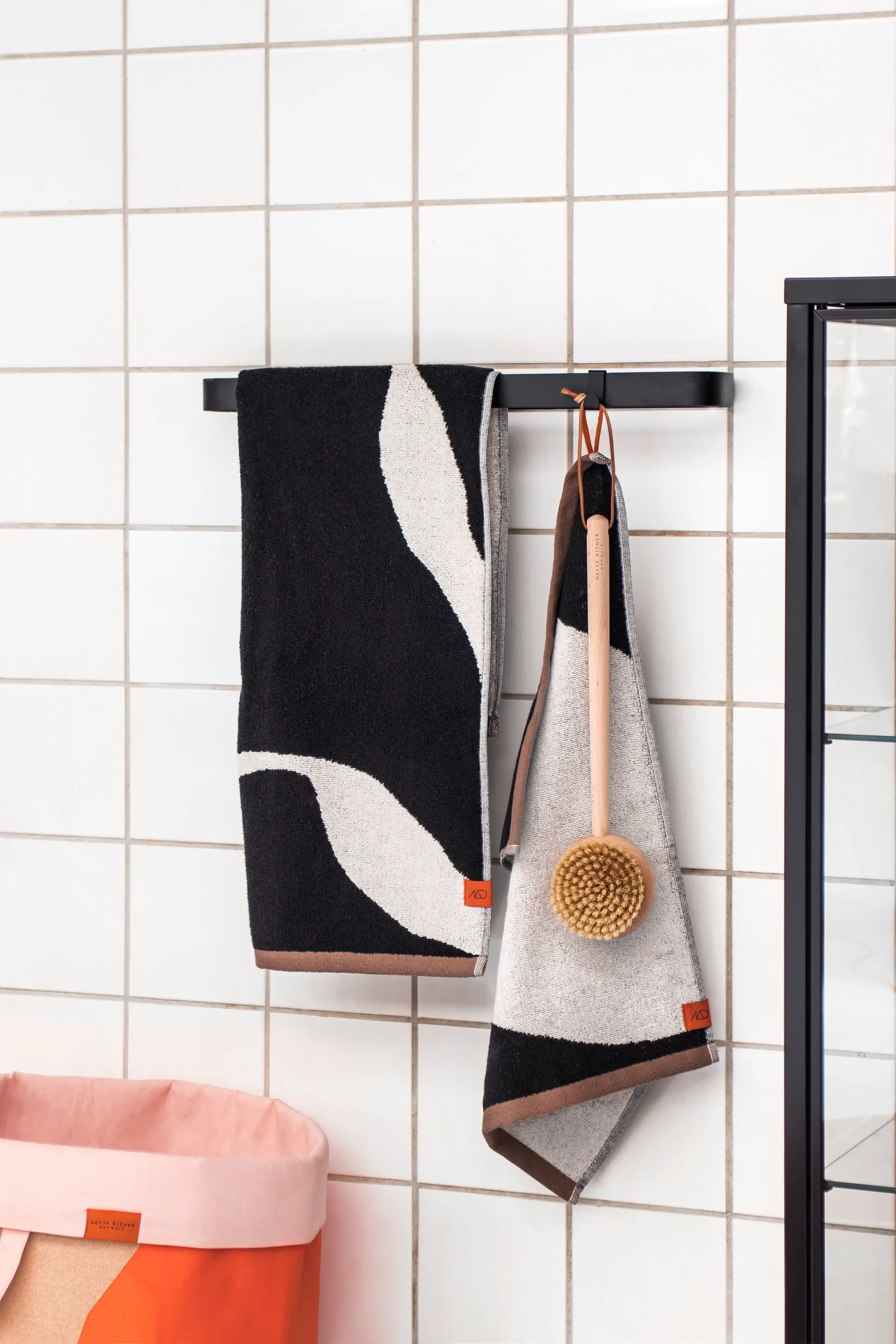 Nova Arte Gästehandtuch 40x55cm 2er Pack, Black-off white Mette Ditmer