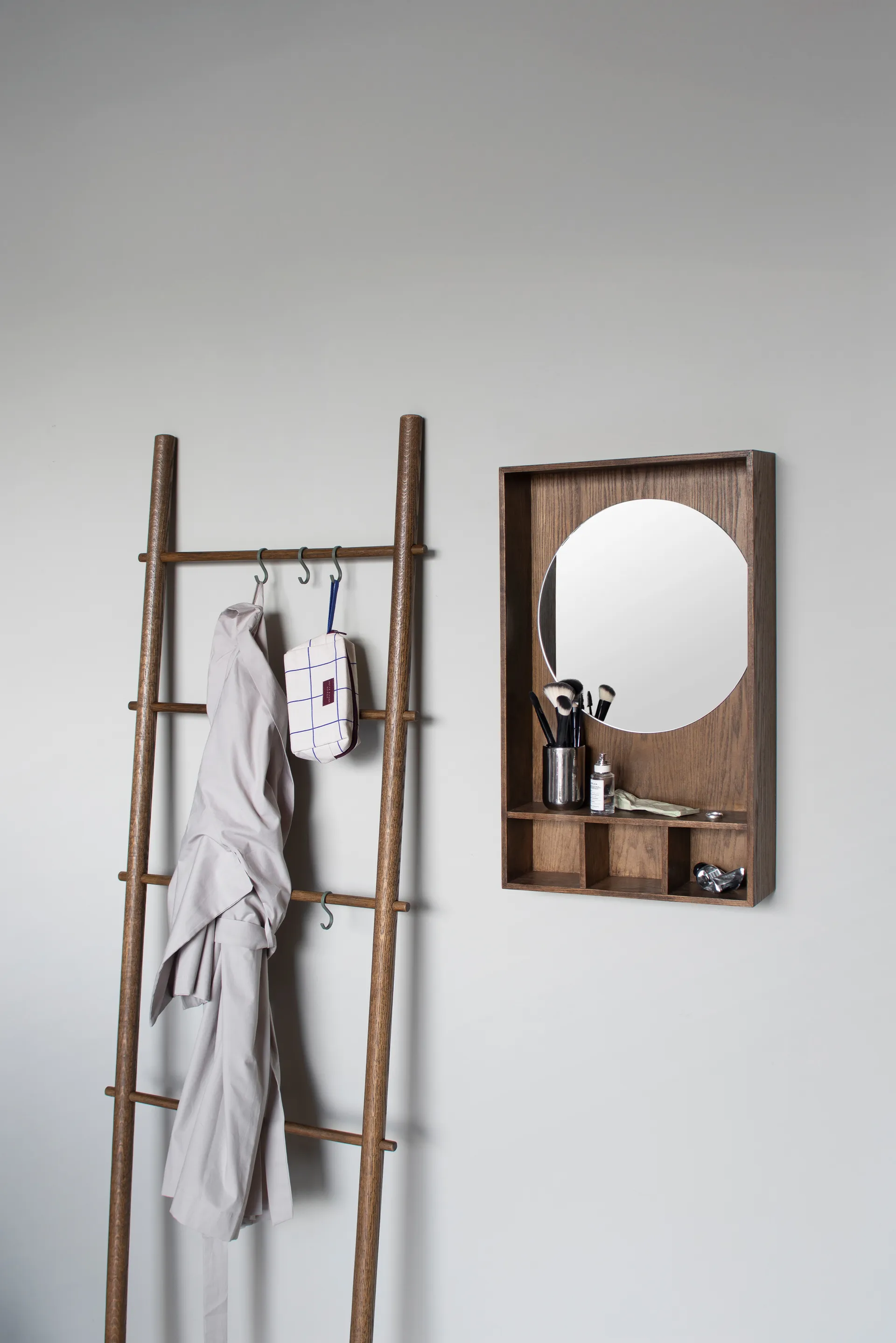 Show-me Spiegel mit Ablage small, Dark oiled Mette Ditmer