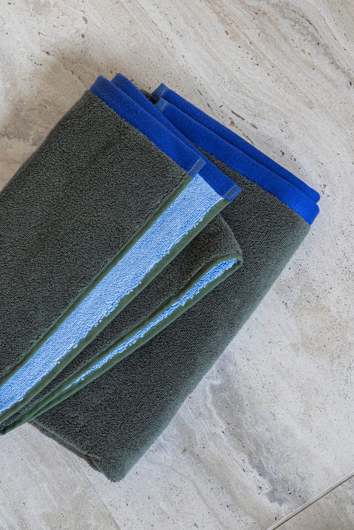 Soft Badehandtuch 70x133 cm, Dark olive-light blue Mette Ditmer