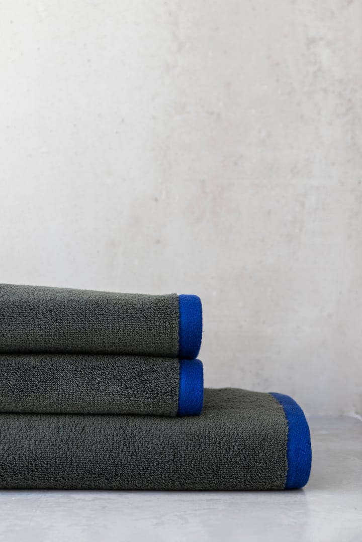 Soft Badehandtuch 70x133 cm, Dark olive-light blue Mette Ditmer