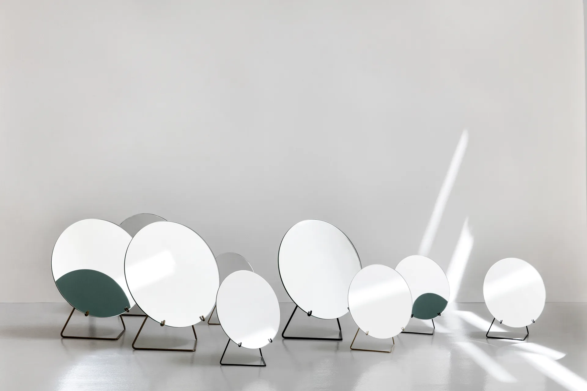 Bodenspiegel Ø 30 cm, Black MOEBE