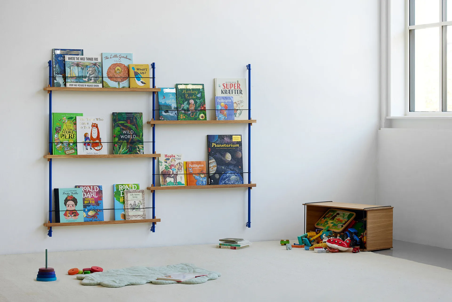 Magazine Shelving Zeitungsständer, Eiche-pine green, 85x180x7 cm, MS.180.1 MOEBE