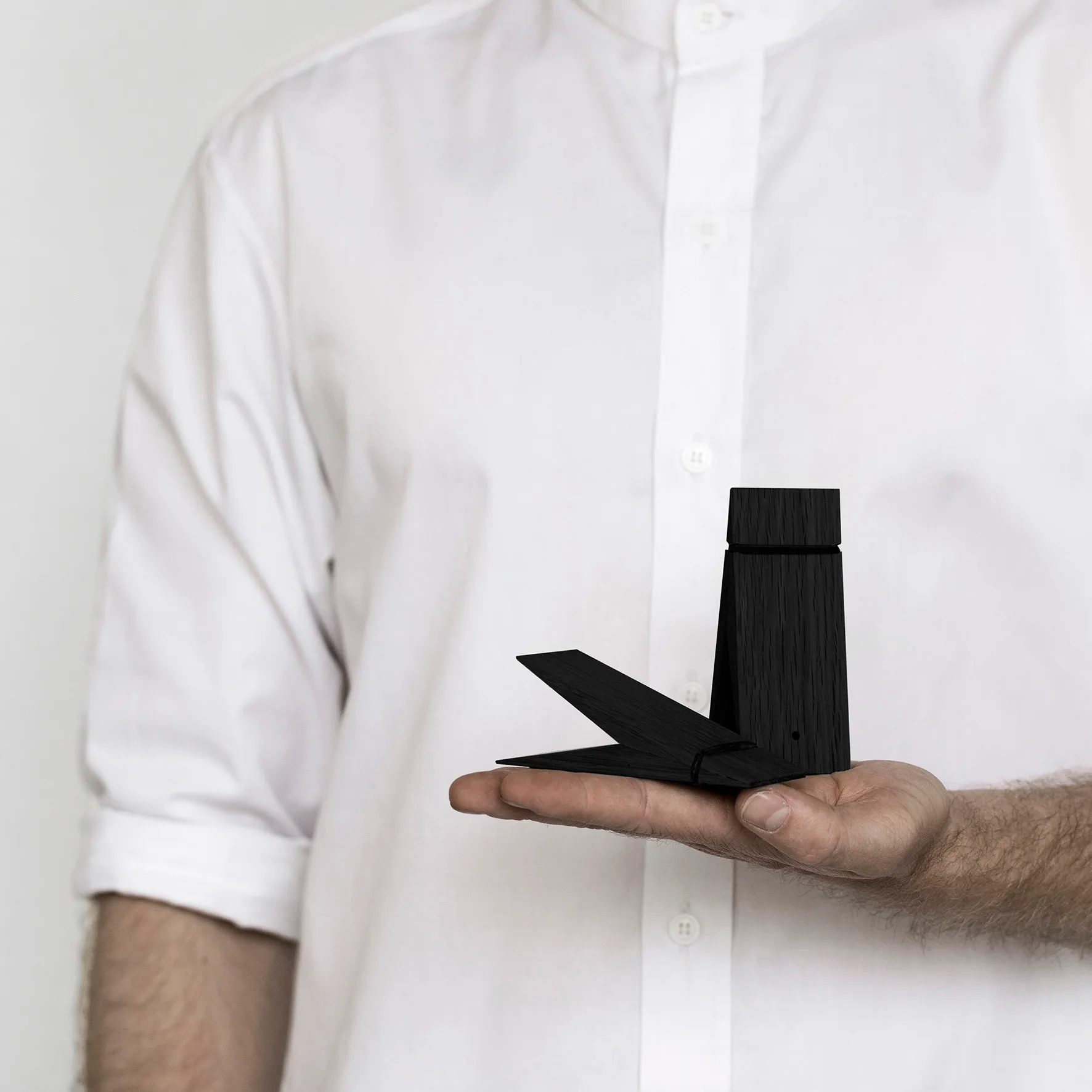 Moebe Pinch Holzklammer, Eiche schwarz lackiert MOEBE