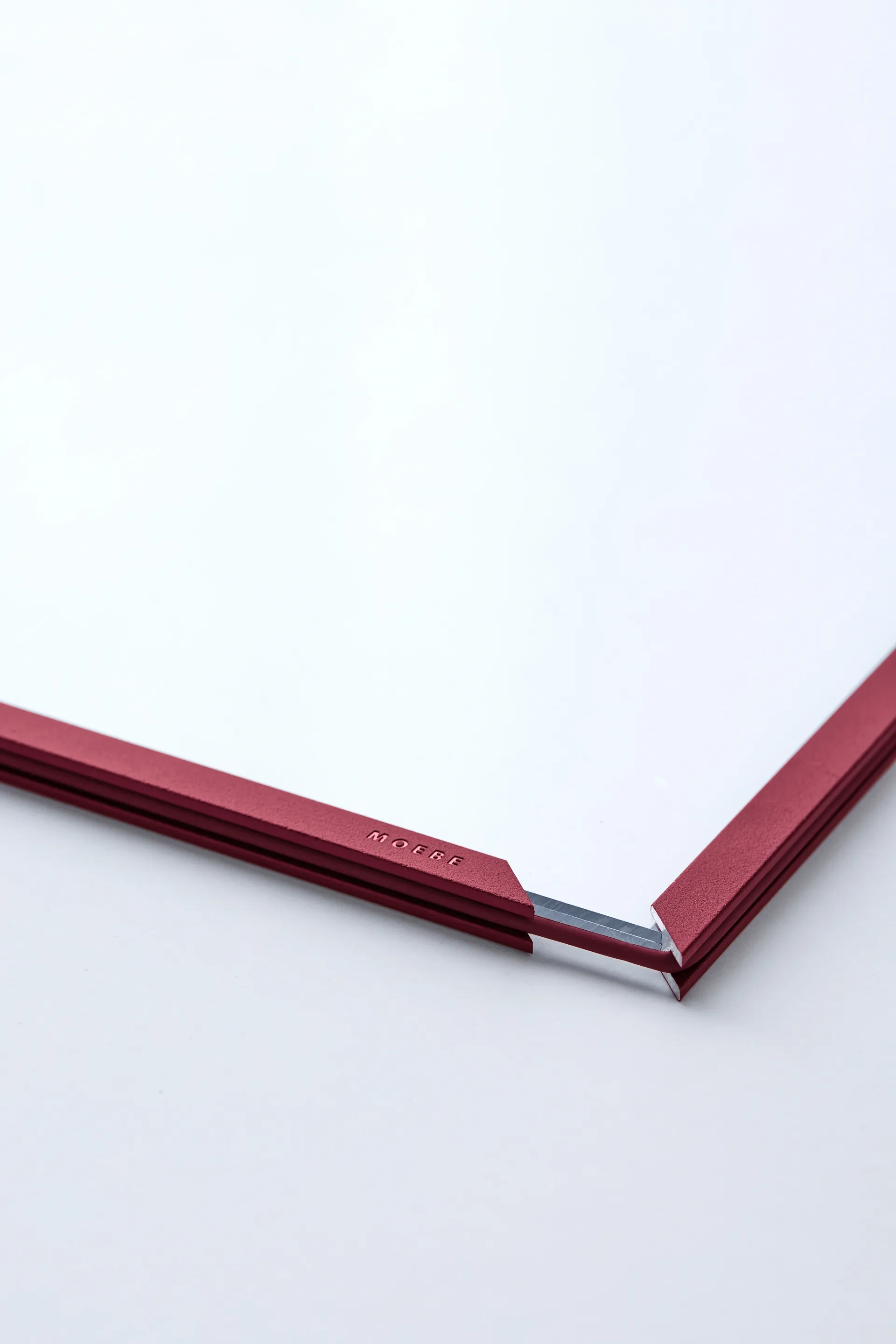 Moebe Rahmen A5 16,5 x 22,7 cm, Transparent, Red MOEBE