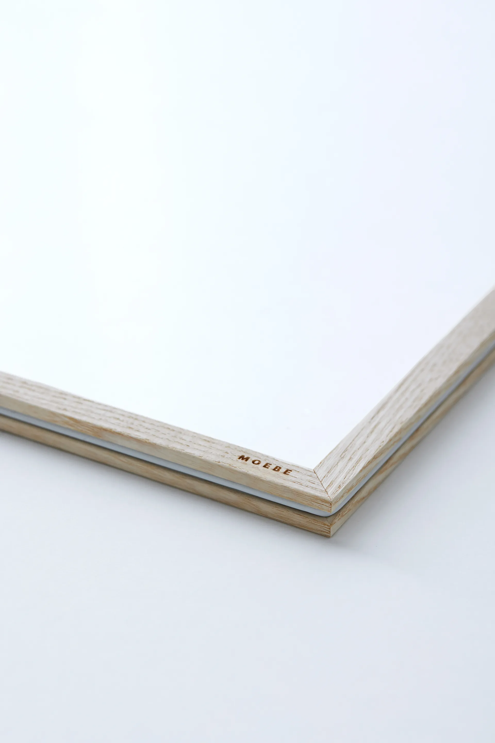 Moebe Rahmen aus Esche A5 16,8 x 23,2 cm, Transparent, Wood, Black MOEBE