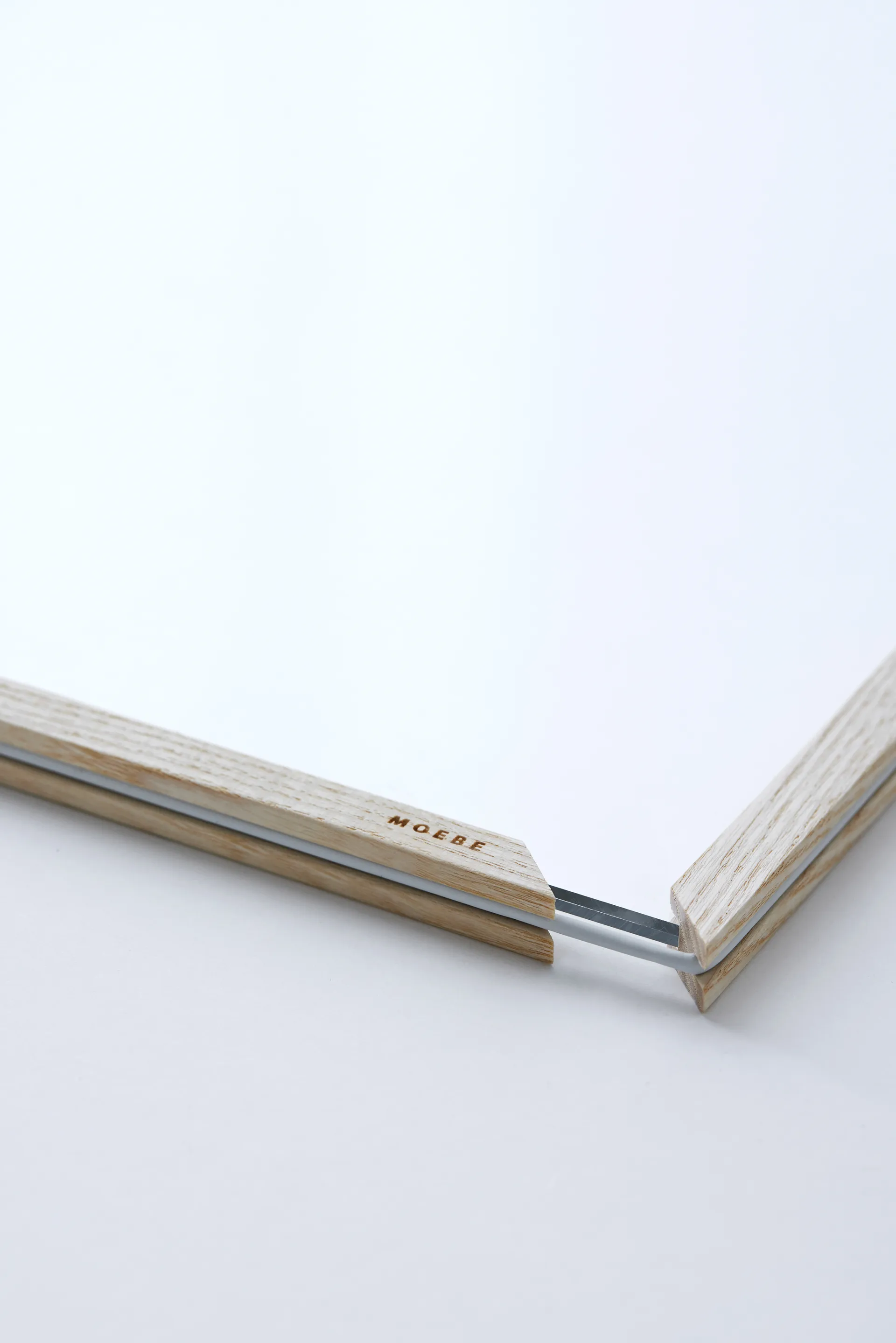 Moebe Rahmen aus Esche A5 16,8 x 23,2 cm, Transparent, Wood, Black MOEBE