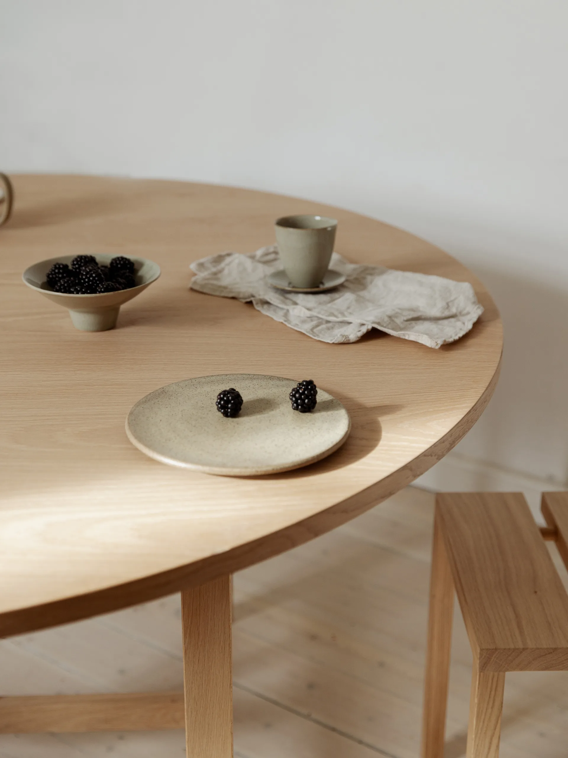 Moebe round dining table Esstisch Ø140 x 73,2cm, Eiche MOEBE