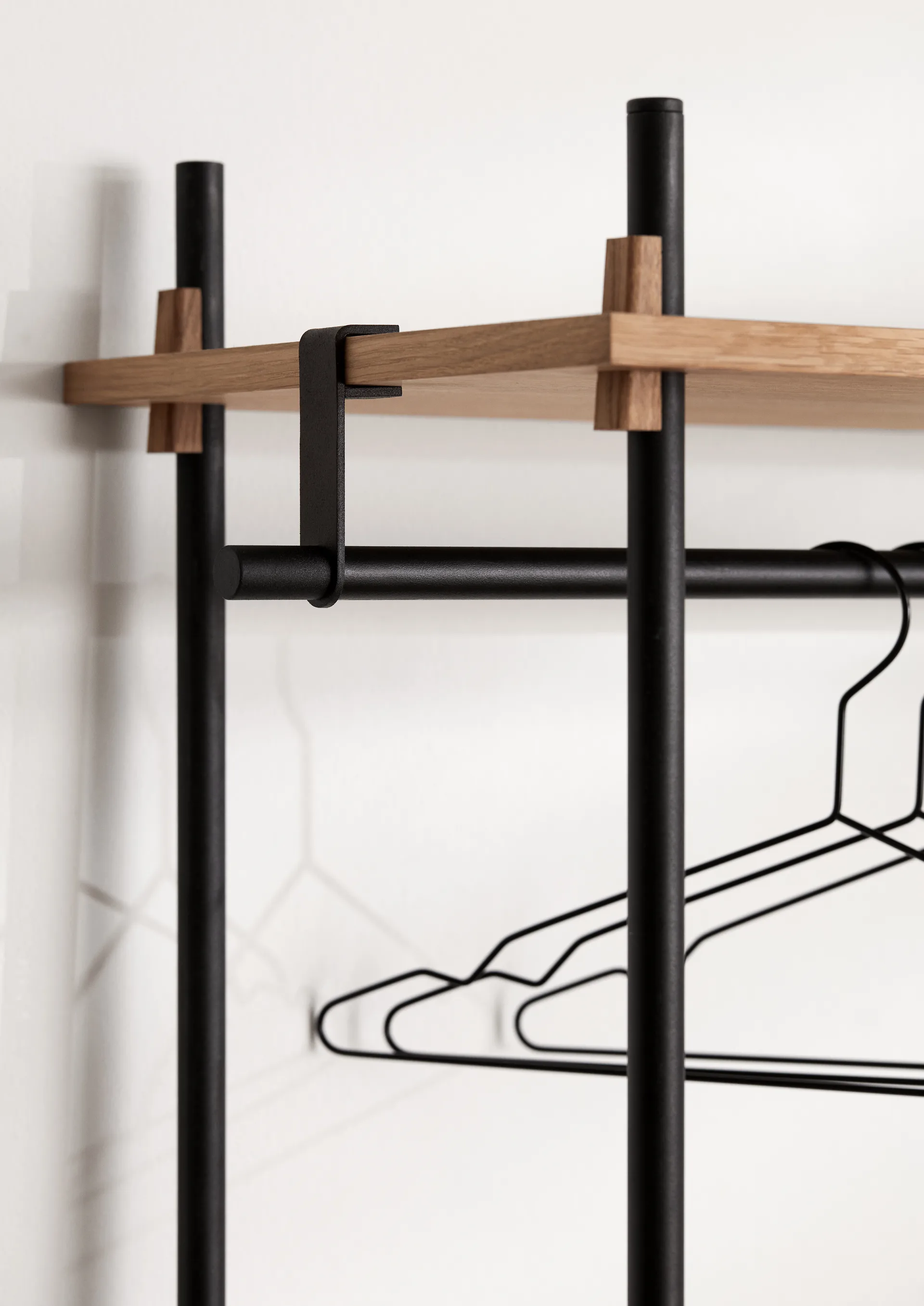 Moebe shelving system s.200.1.F, Eiche-schwarz MOEBE