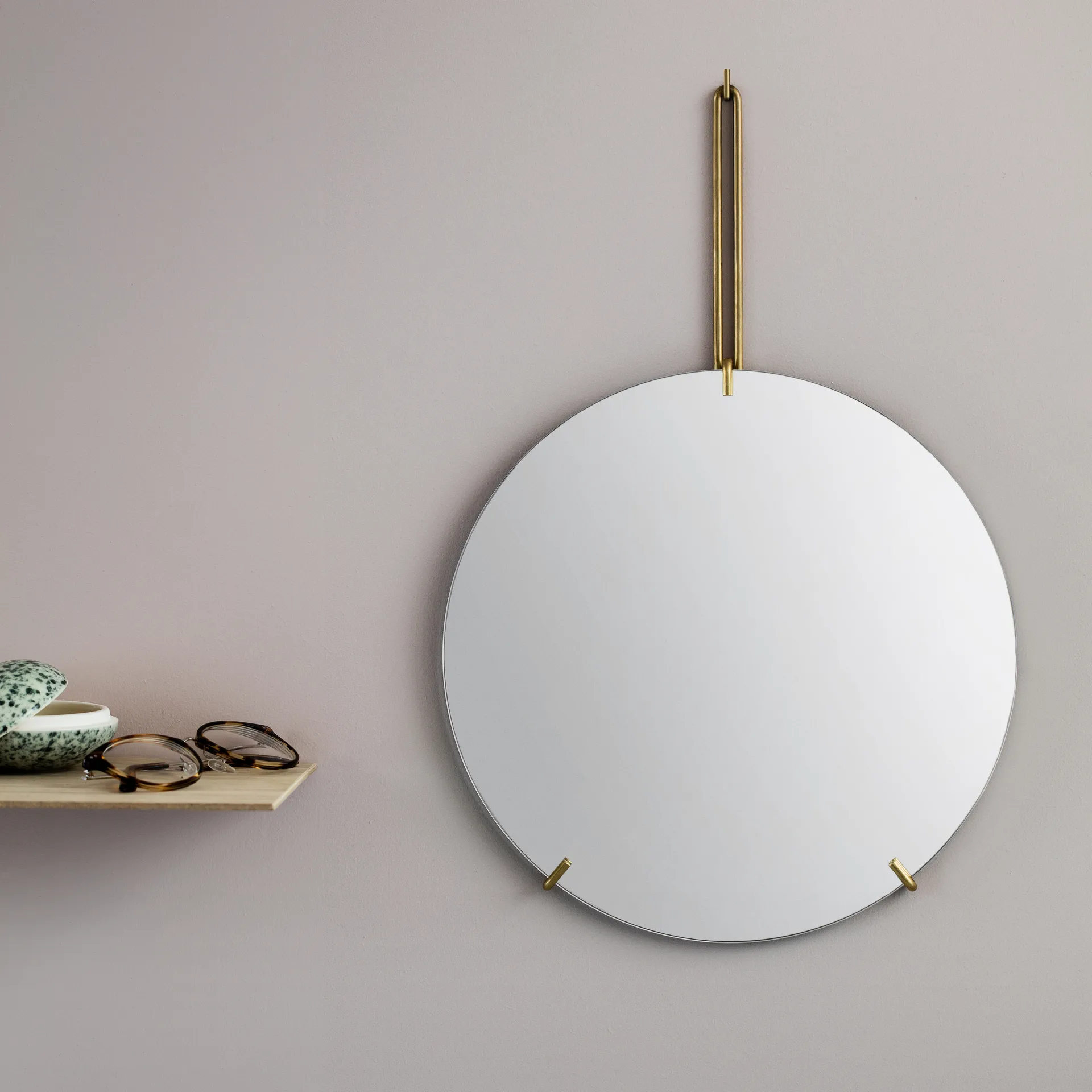 Moebe Wall mirror Ø 30cm, Messing MOEBE