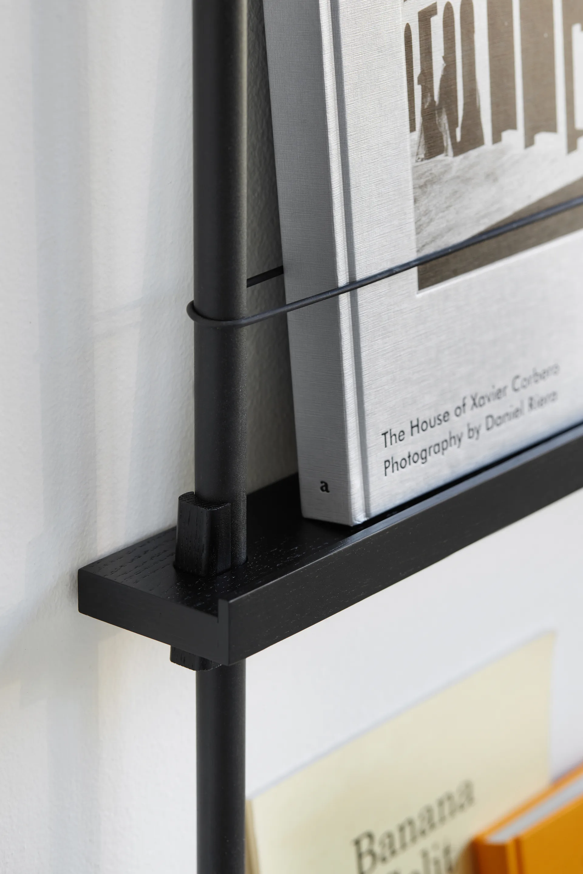 Moebe Zeitungsständer, Black-black MOEBE