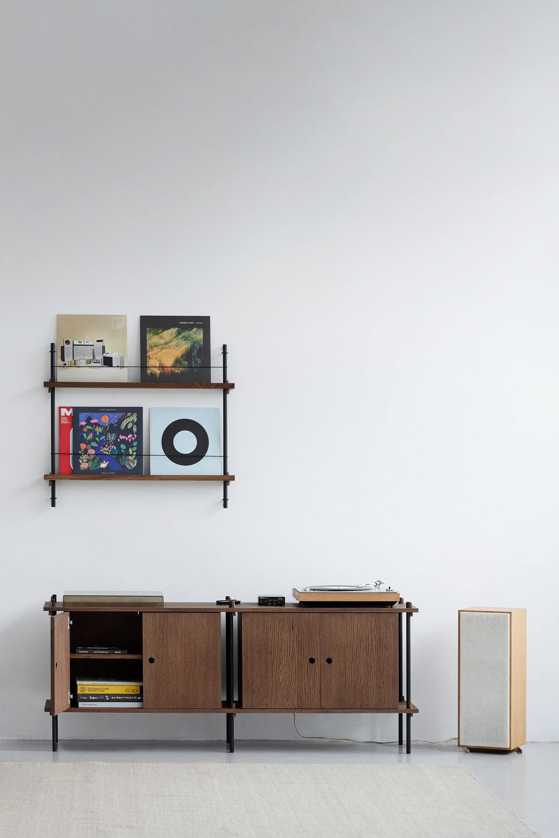Moebe Zeitungsständer, Smoked oak-black MOEBE