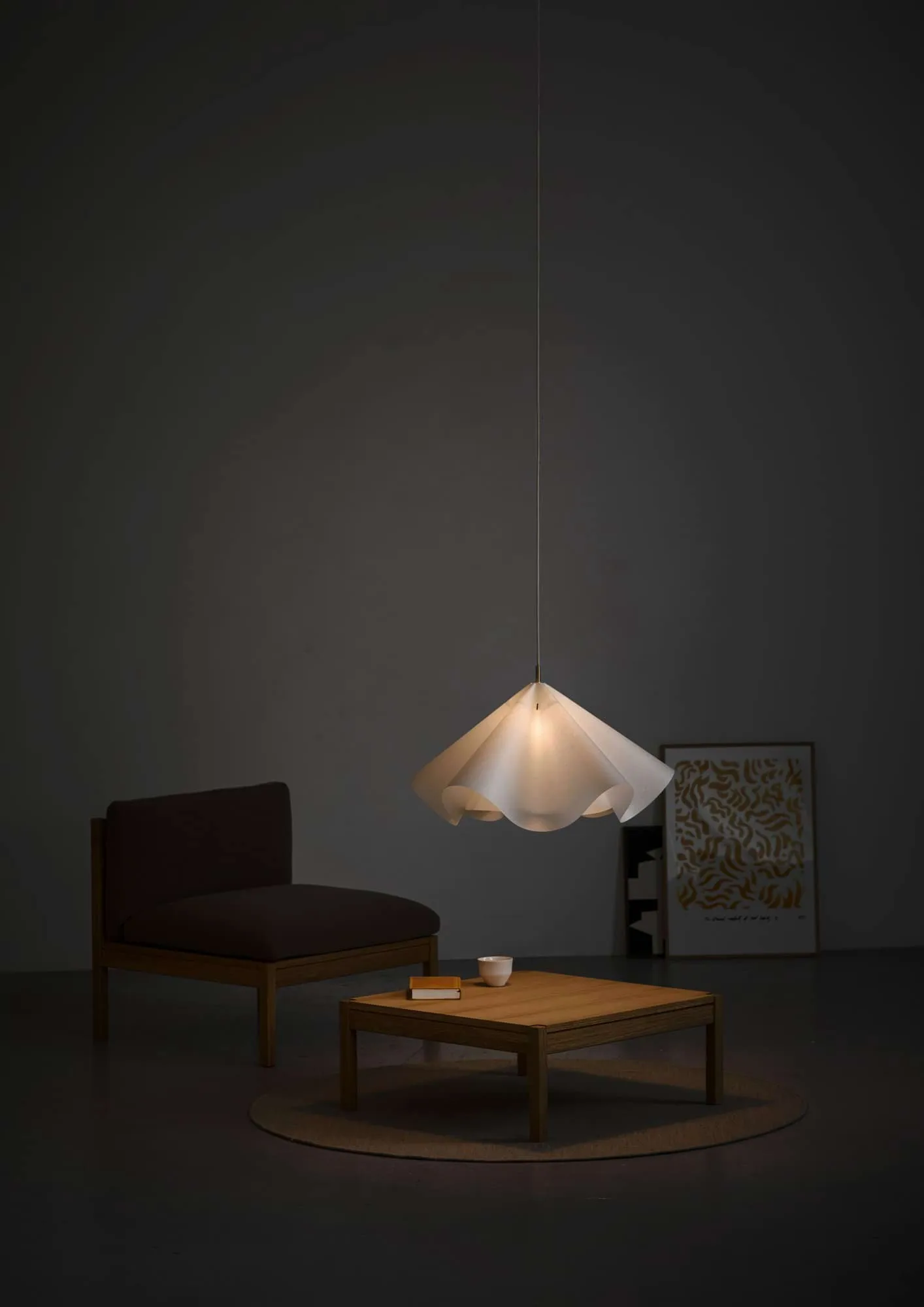 Sinuate Pendelleuchte, Weiß-Messing, groß Ø75x40 cm MOEBE