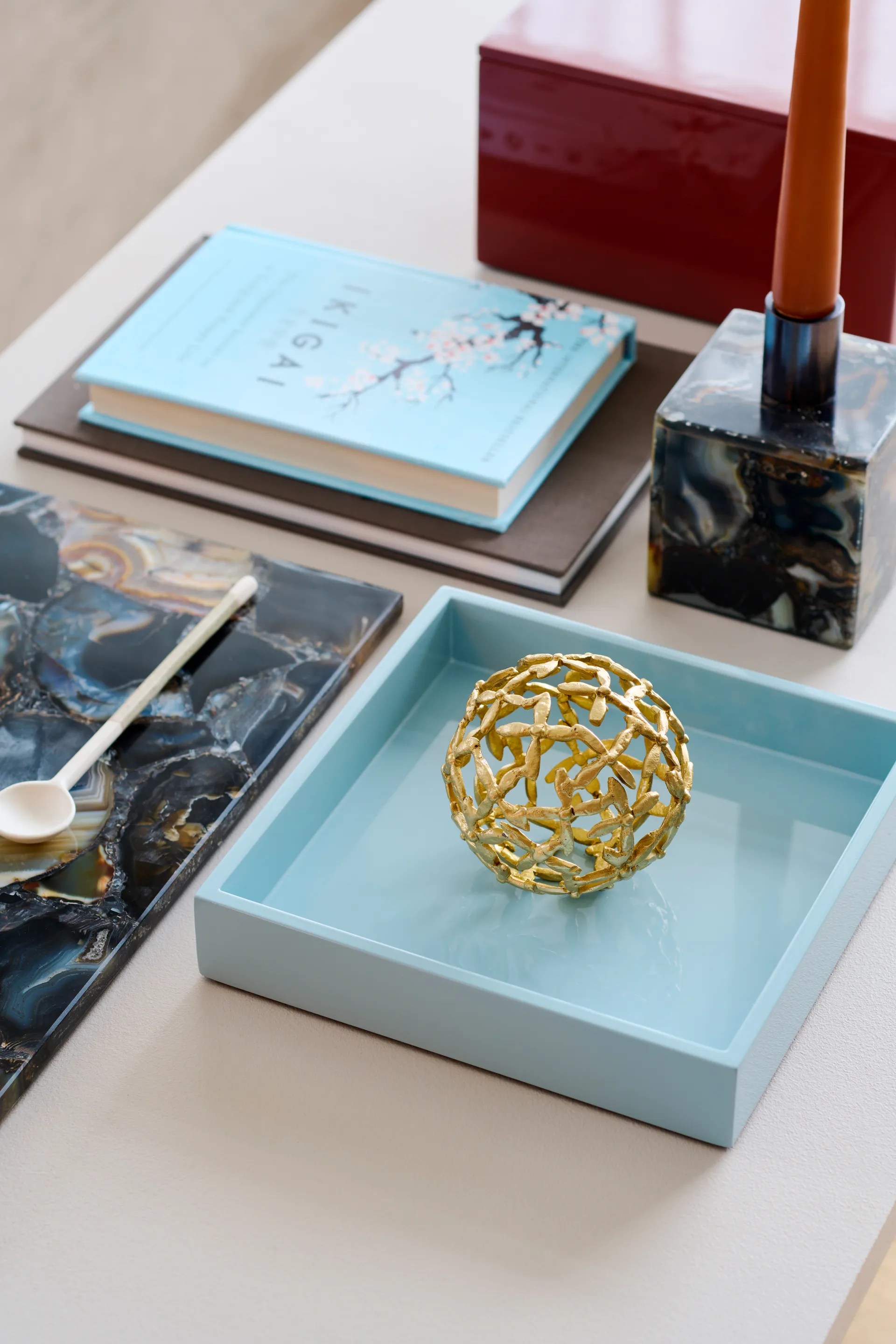 Lux lackiertes Dekotablett 19x19x3,5 cm, Powder blue Mojoo