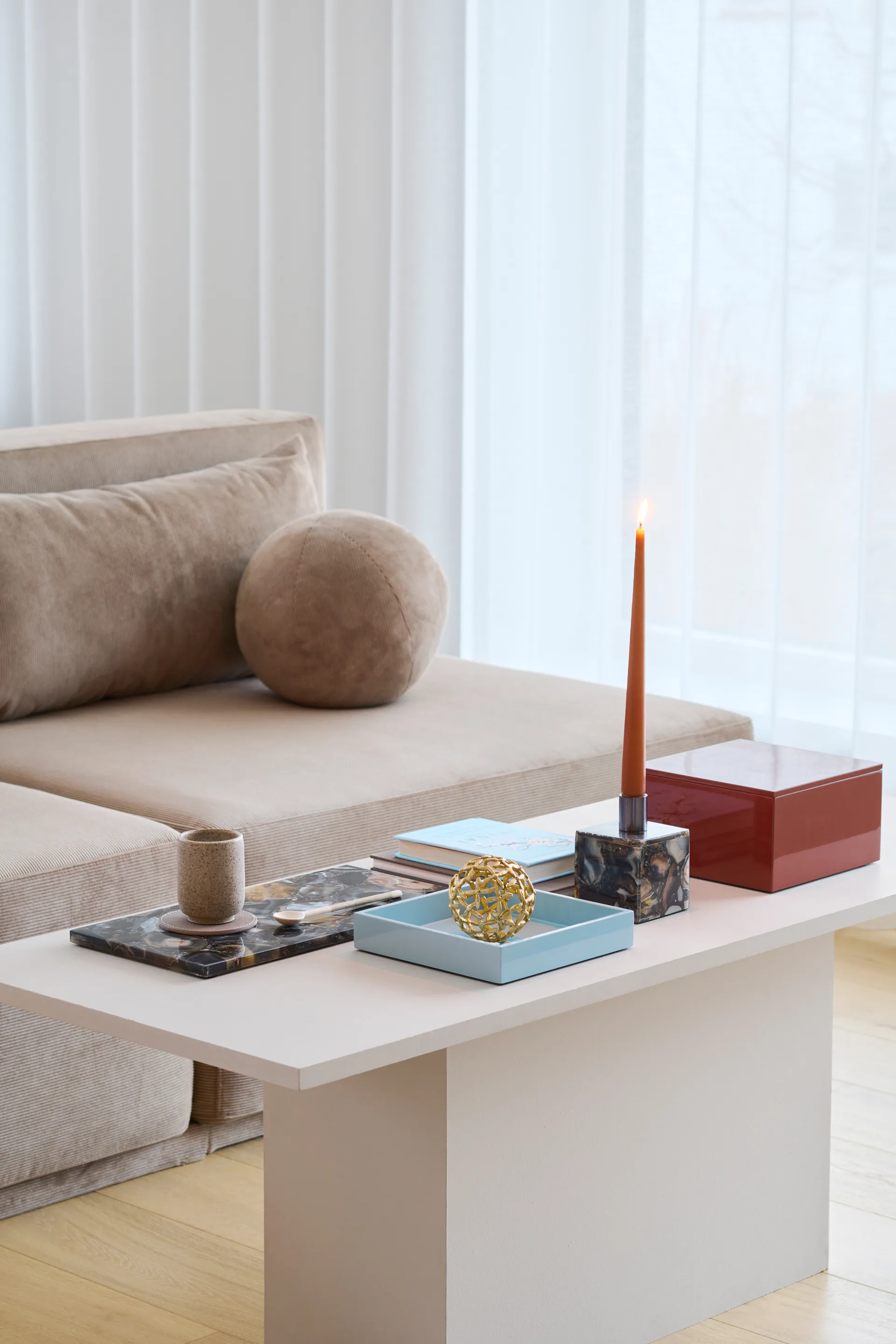 Lux lackiertes Dekotablett 19x19x3,5 cm, Powder blue Mojoo