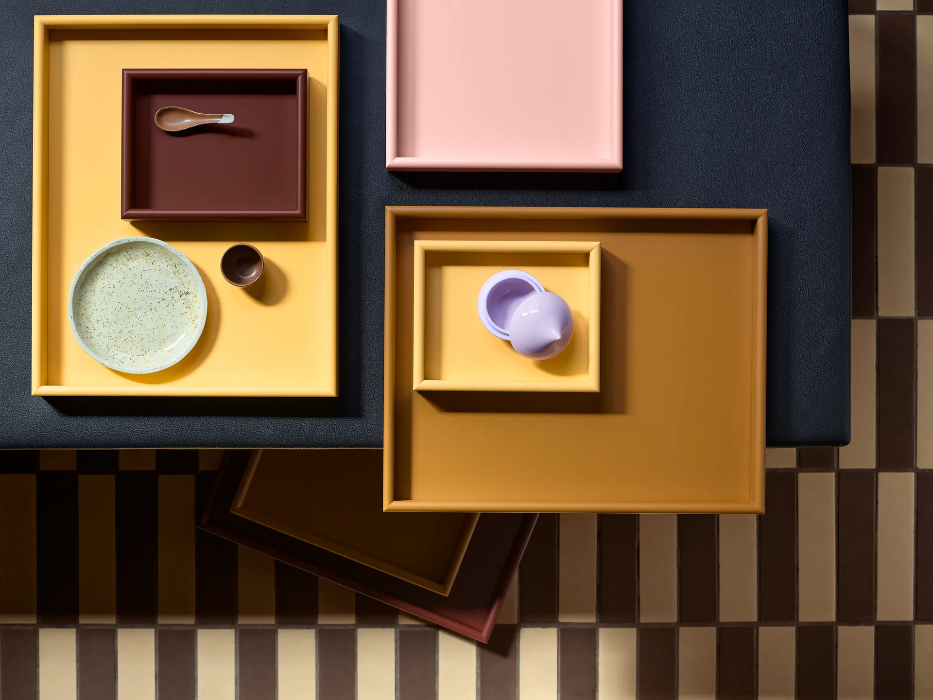 Arrange Tablett groß 35,3x44,1 cm, Amber Montana