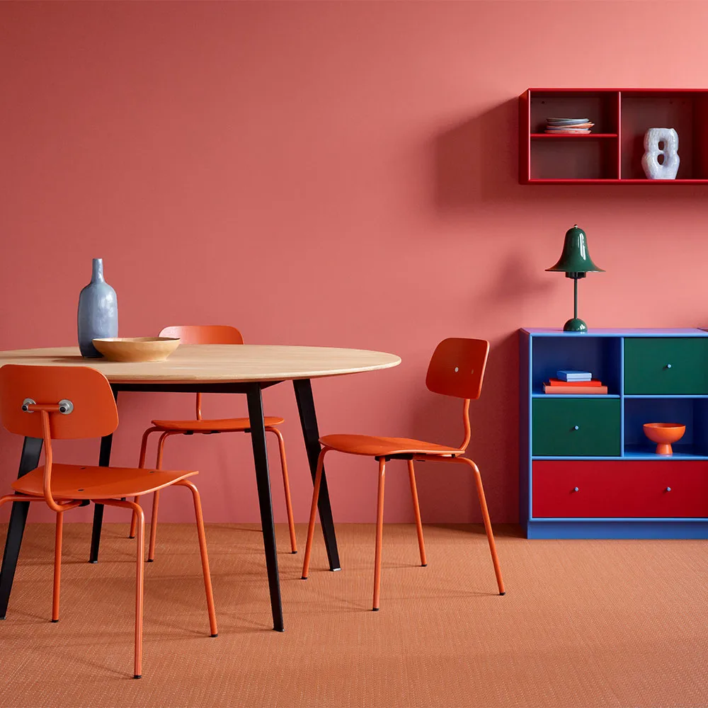 Kevi 2060 Stuhl, Gestell azure lackiert, Eschenholz gebeizt Montana