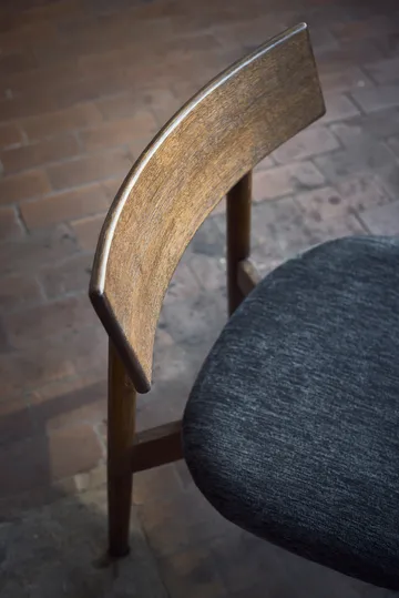 Tetra Lounge Chair - Granitfarbenes Gewebe-dunkel geölte Eiche - MUUBS