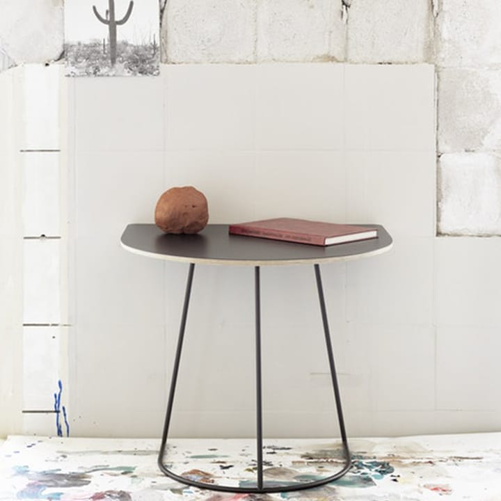 Airy Beistelltisch half size, Plum nanolaminate Muuto
