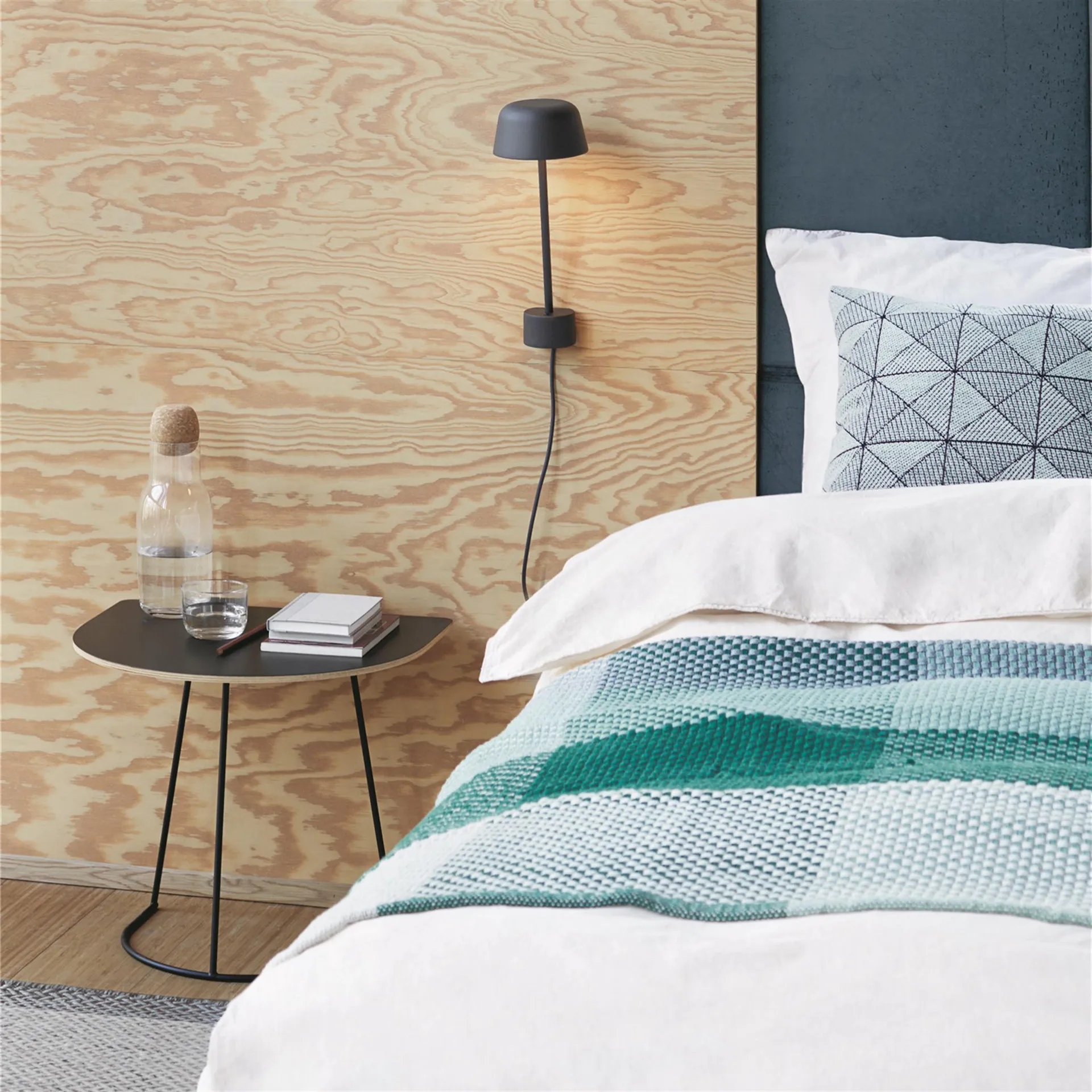 Airy Beistelltisch half size, Schwarz Muuto