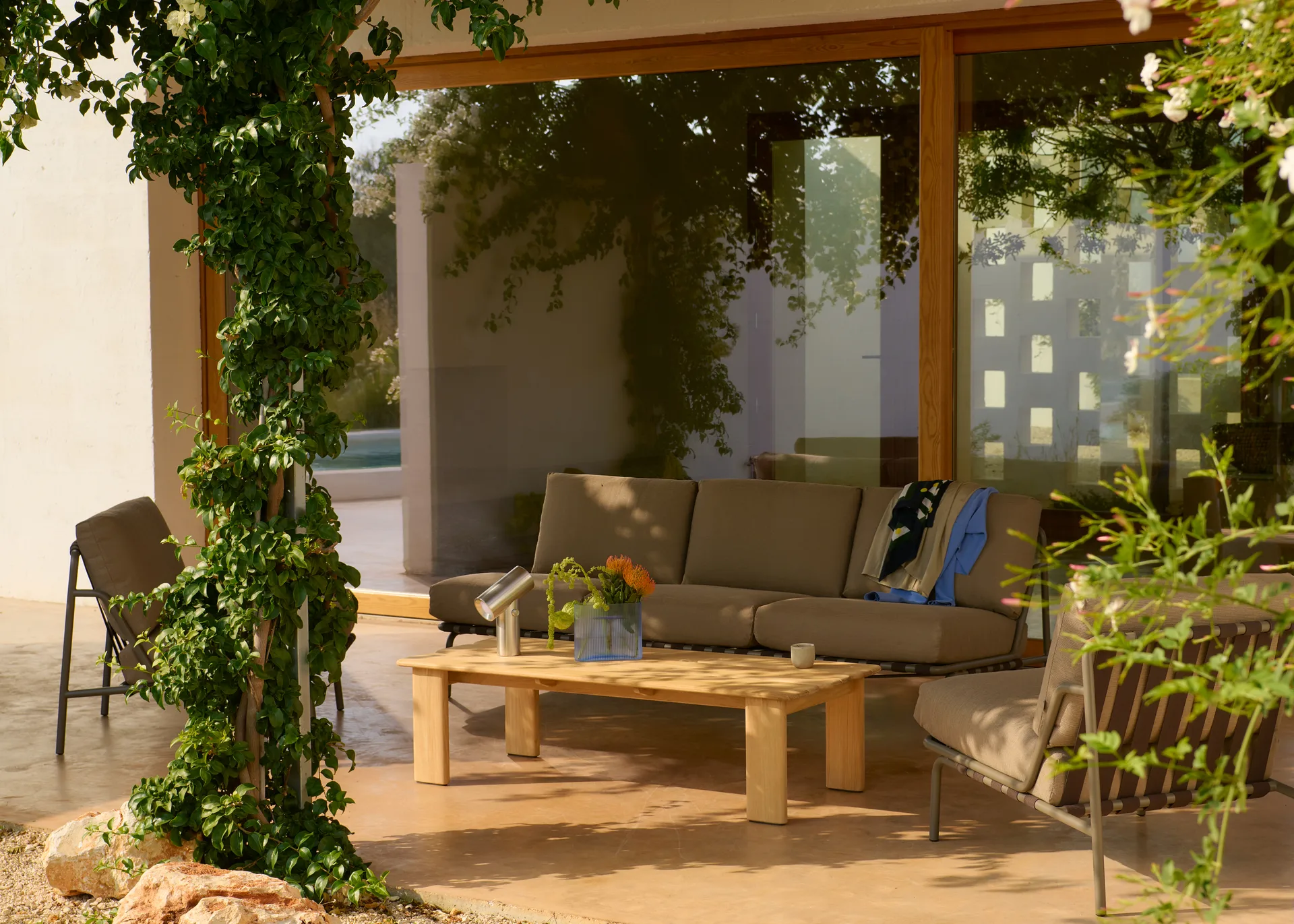 Assemble Couchtisch, Teak, 135x55 cm Muuto