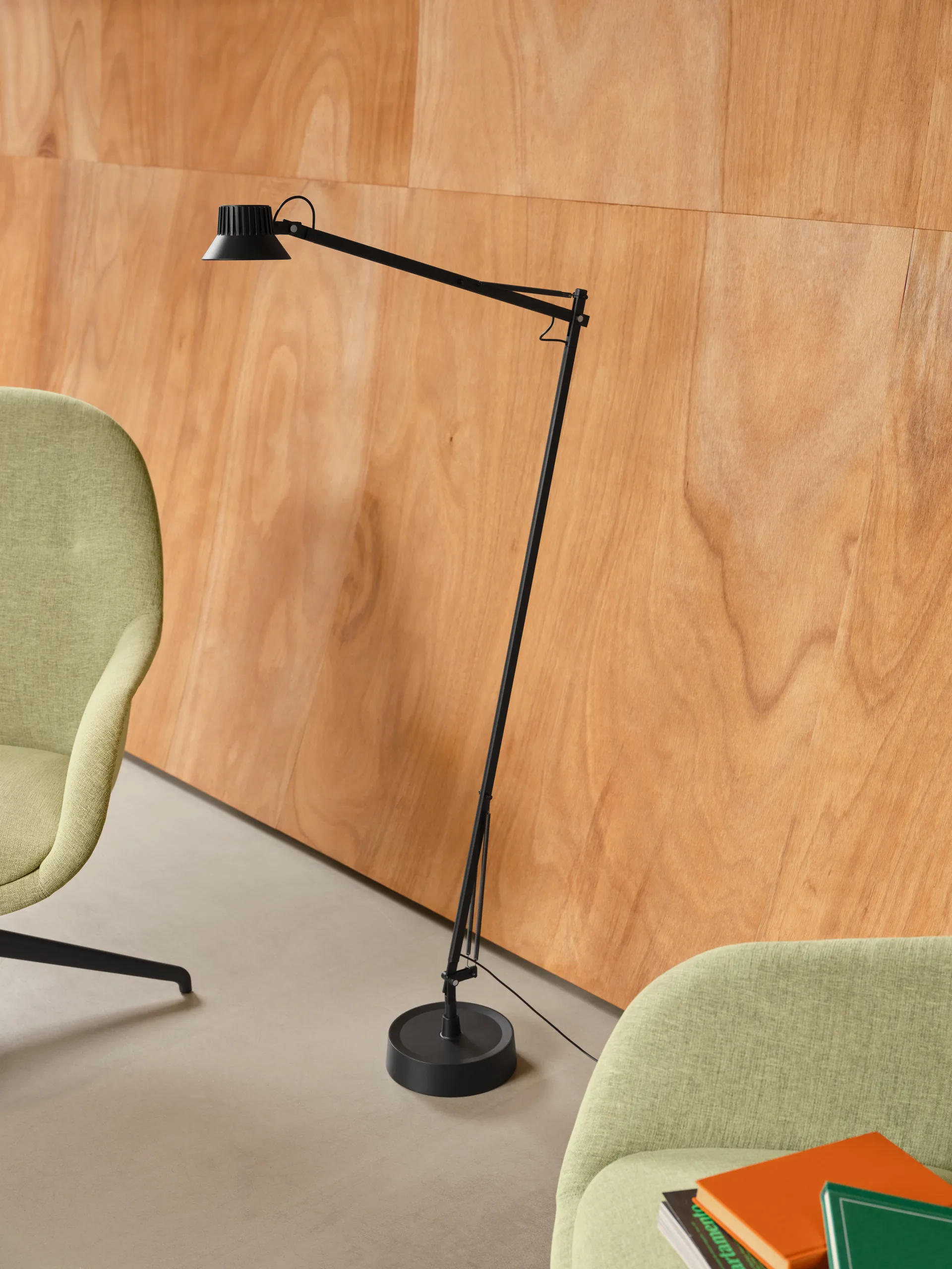 Dedicate Stehleuchte, Black, 112 cm Muuto