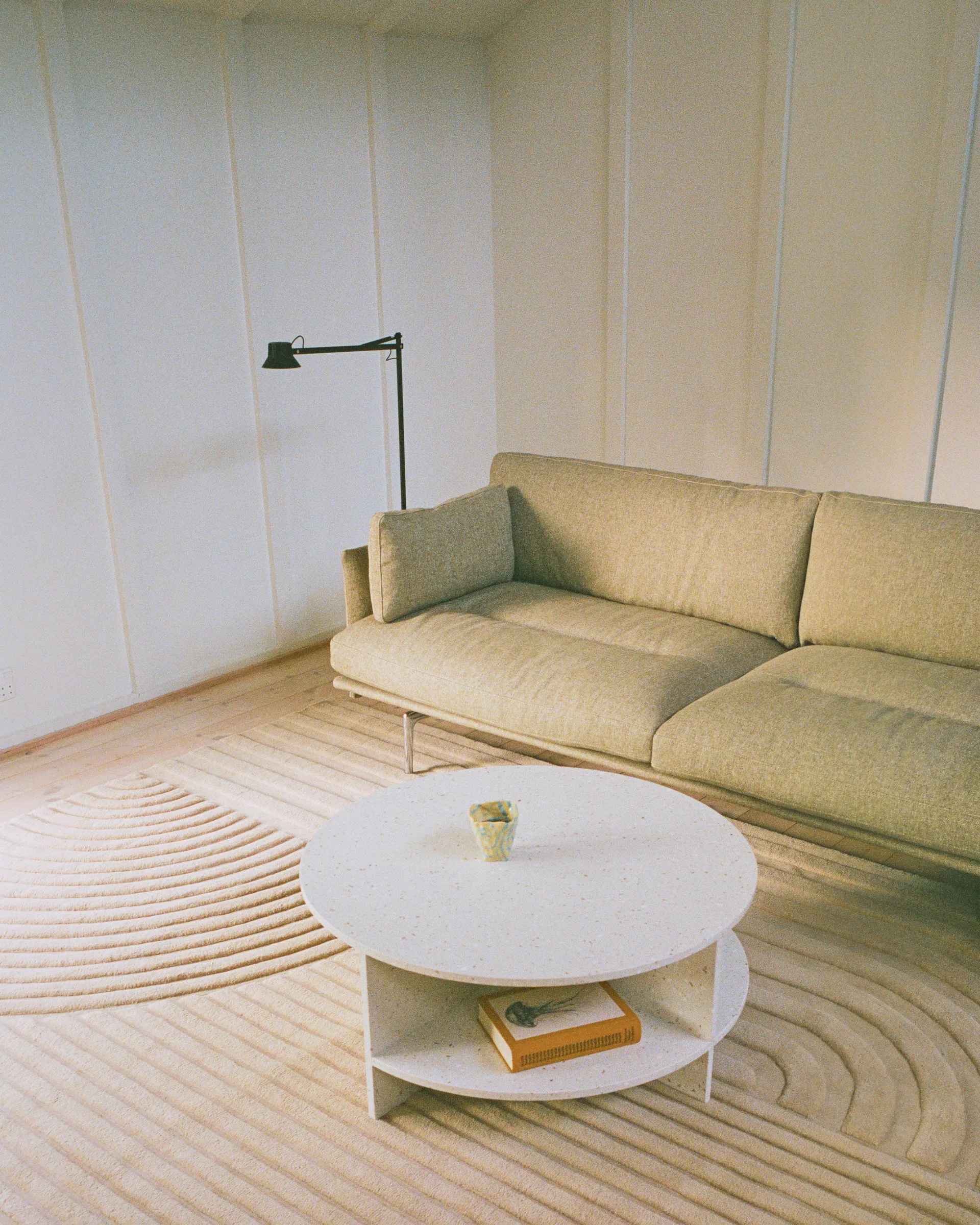 Dedicate Stehleuchte, Black, 112 cm Muuto