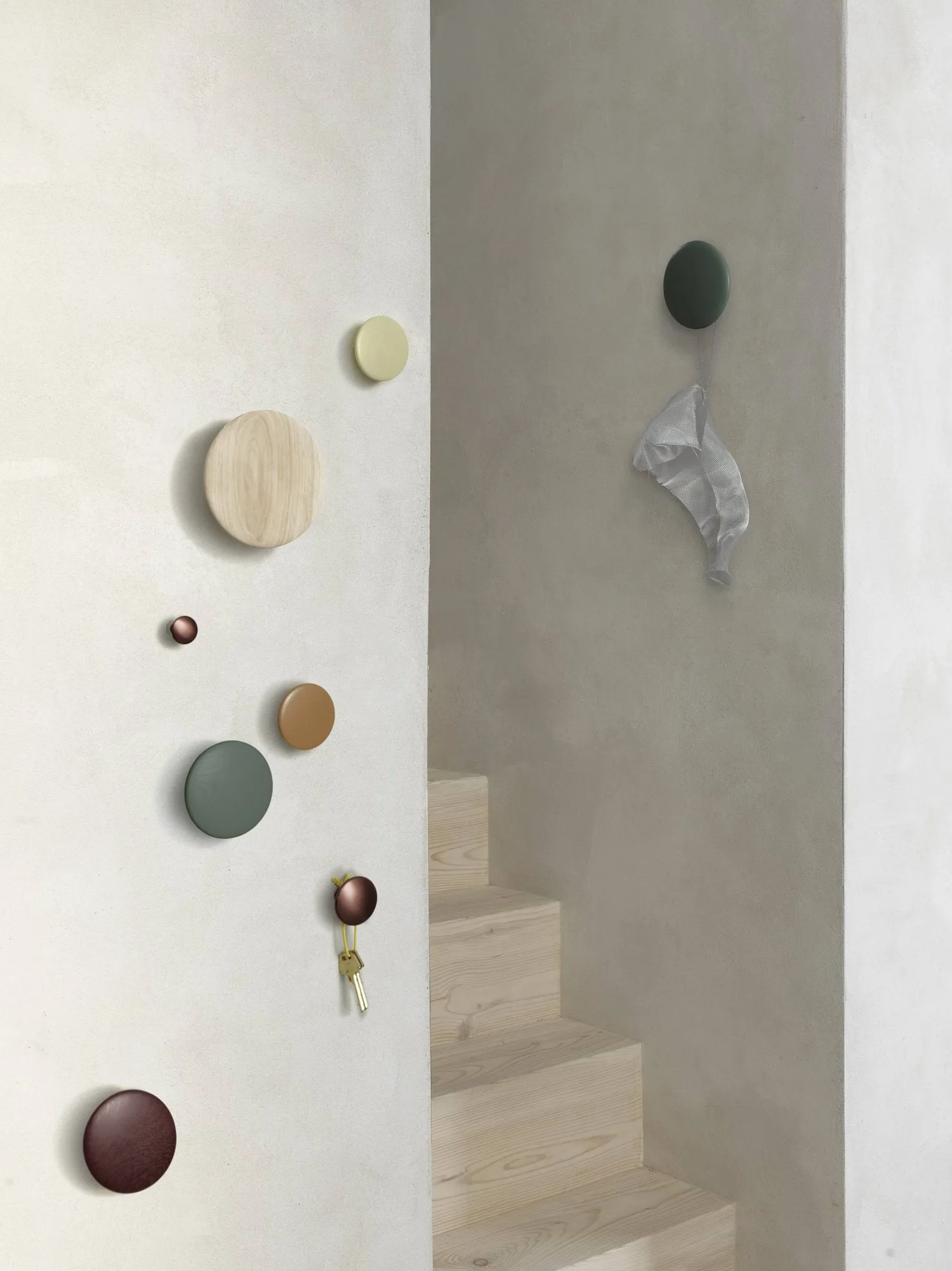 Dots Wood Kleiderhaken, Helloliv, Ø9 cm Muuto