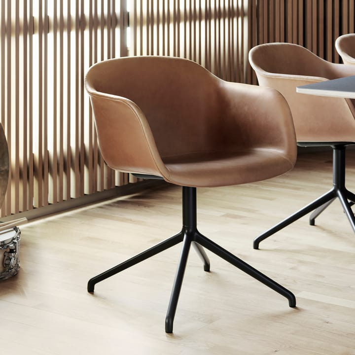 Fiber armchair Bürostuhl mit drehbarem Gestell - Cognac Leder-Schwarzes Gestell - Muuto