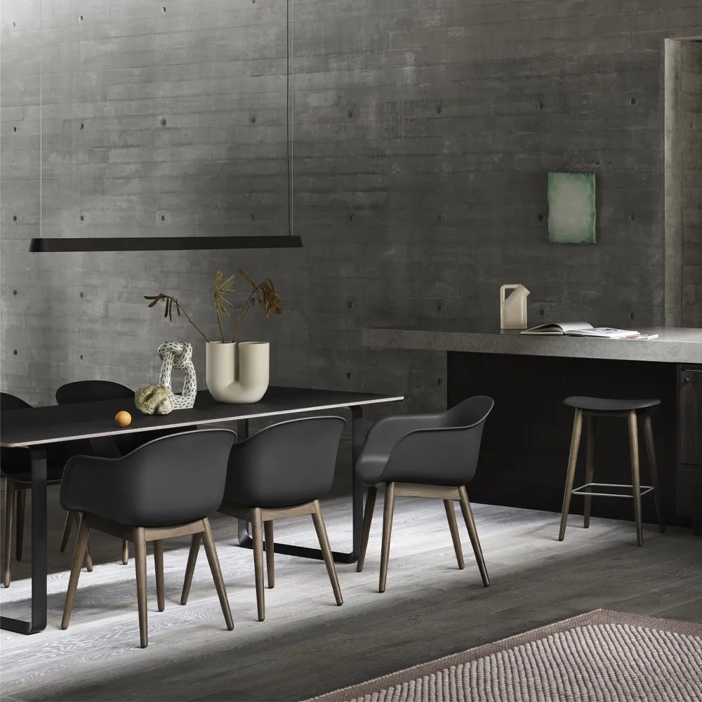 Fiber Armlehnstuhl Holzbeine, Dusty green, dunklebraun gebeizte Beine Muuto