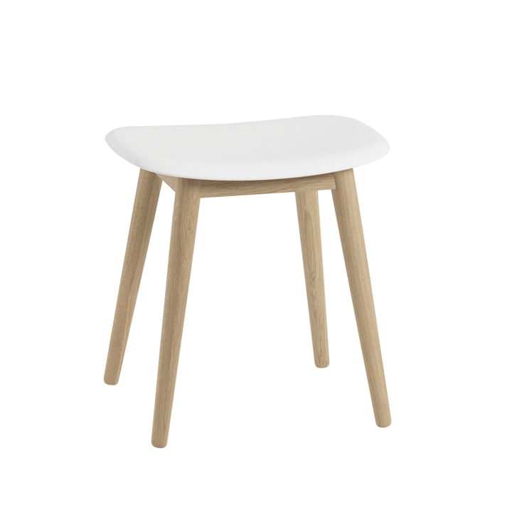 Fiber Hocker - Natural white, Eichenholzbeine - Muuto