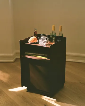 Folded Trolley Rollwagen mit Schublade - Dunkelrot - Muuto