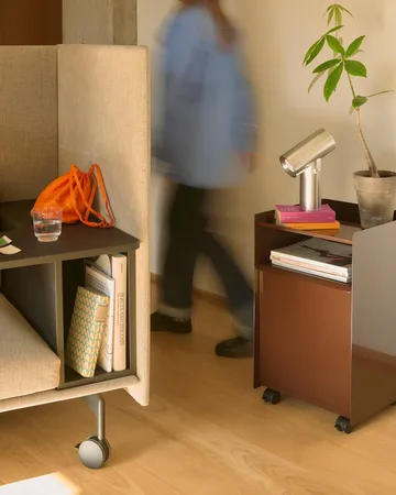 Folded Trolley Rollwagen mit Schublade - Dunkelrot - Muuto