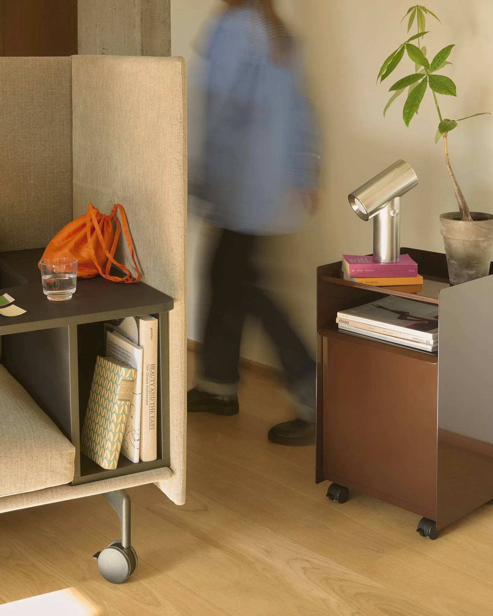 Folded Trolley Rollwagen mit Schublade, Grey Muuto