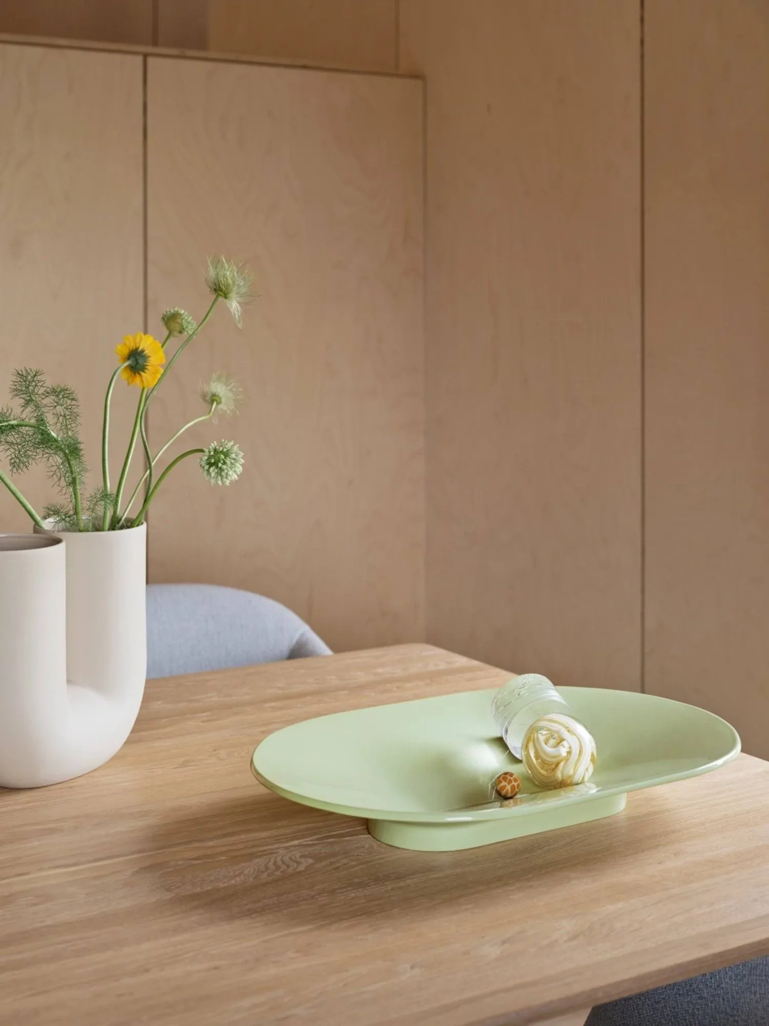 Kink Vase 26 cm, Sand Muuto
