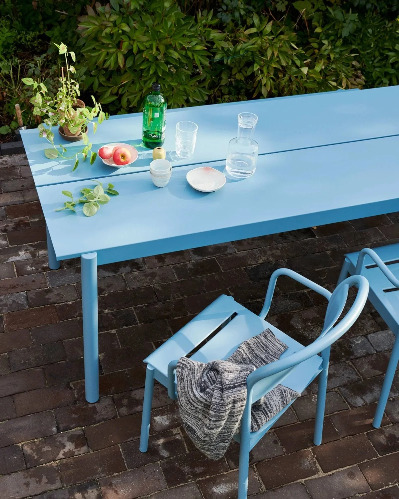 Linear steel armchair Armstuhl, Pale blue Muuto